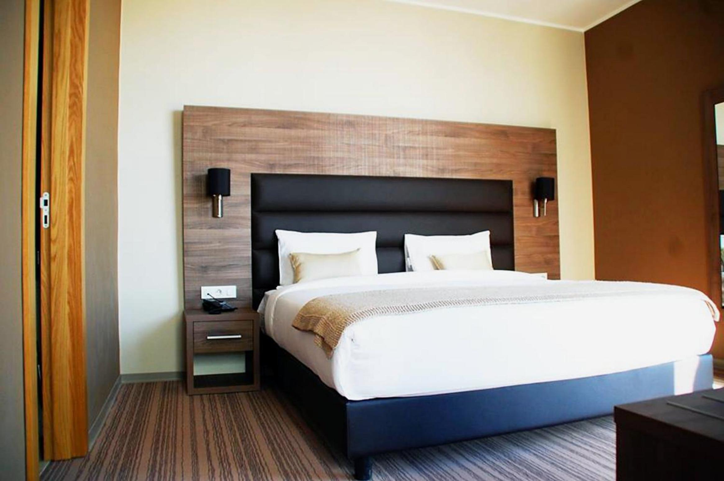 Queen Room photo 2