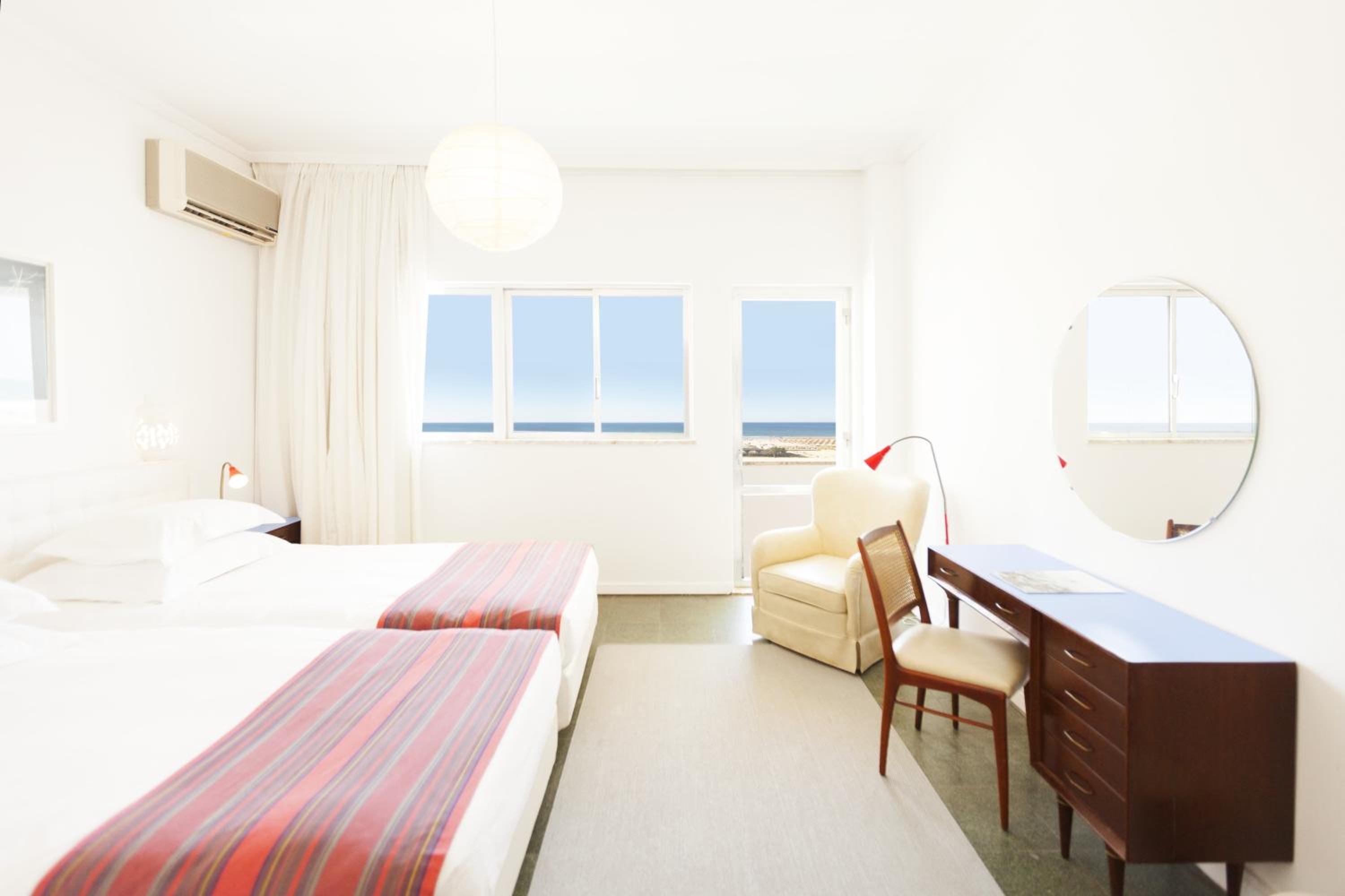 Double Room with Sea View and Balcony - Photo 5