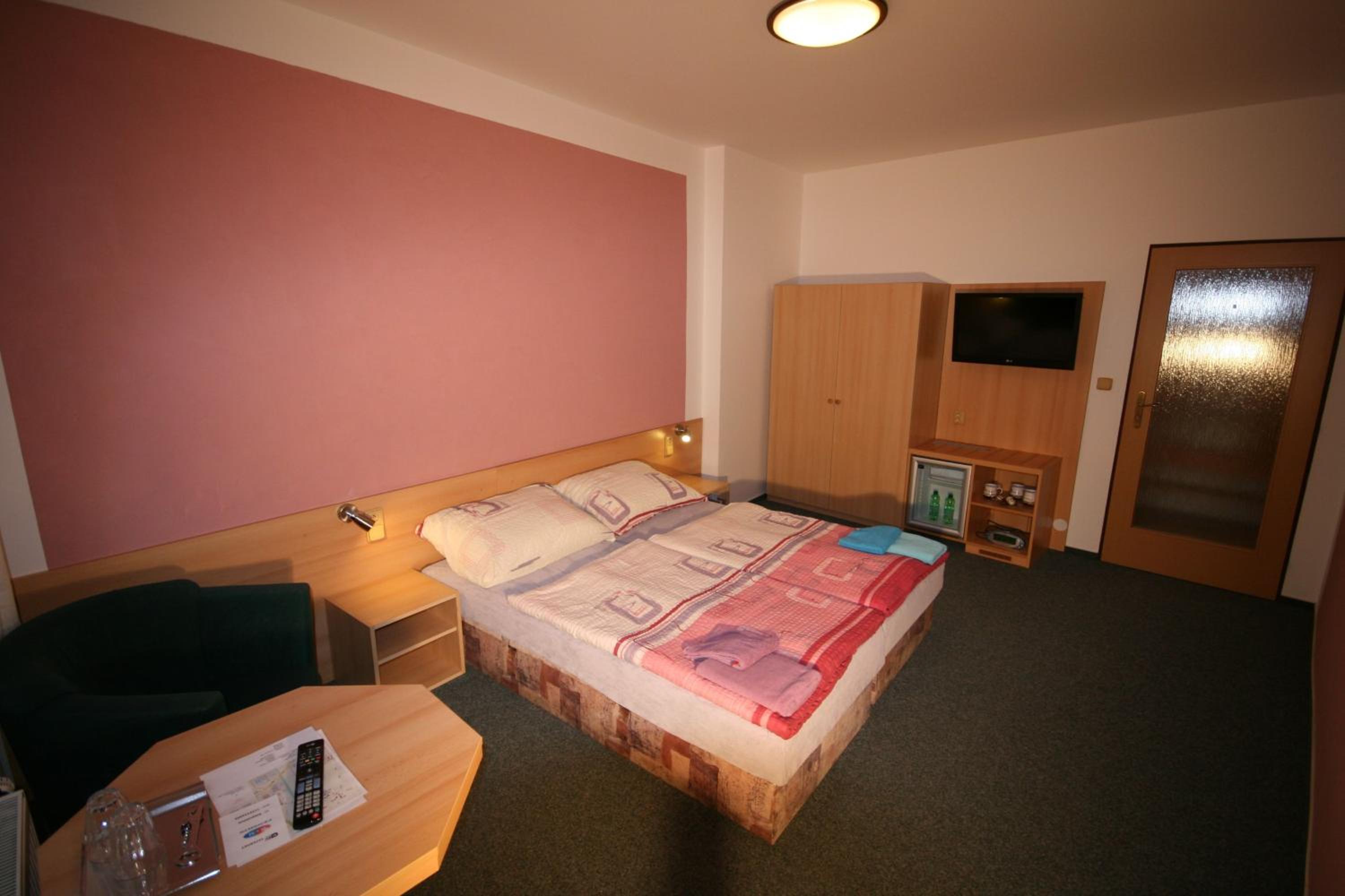 Double or Twin Room photo 3