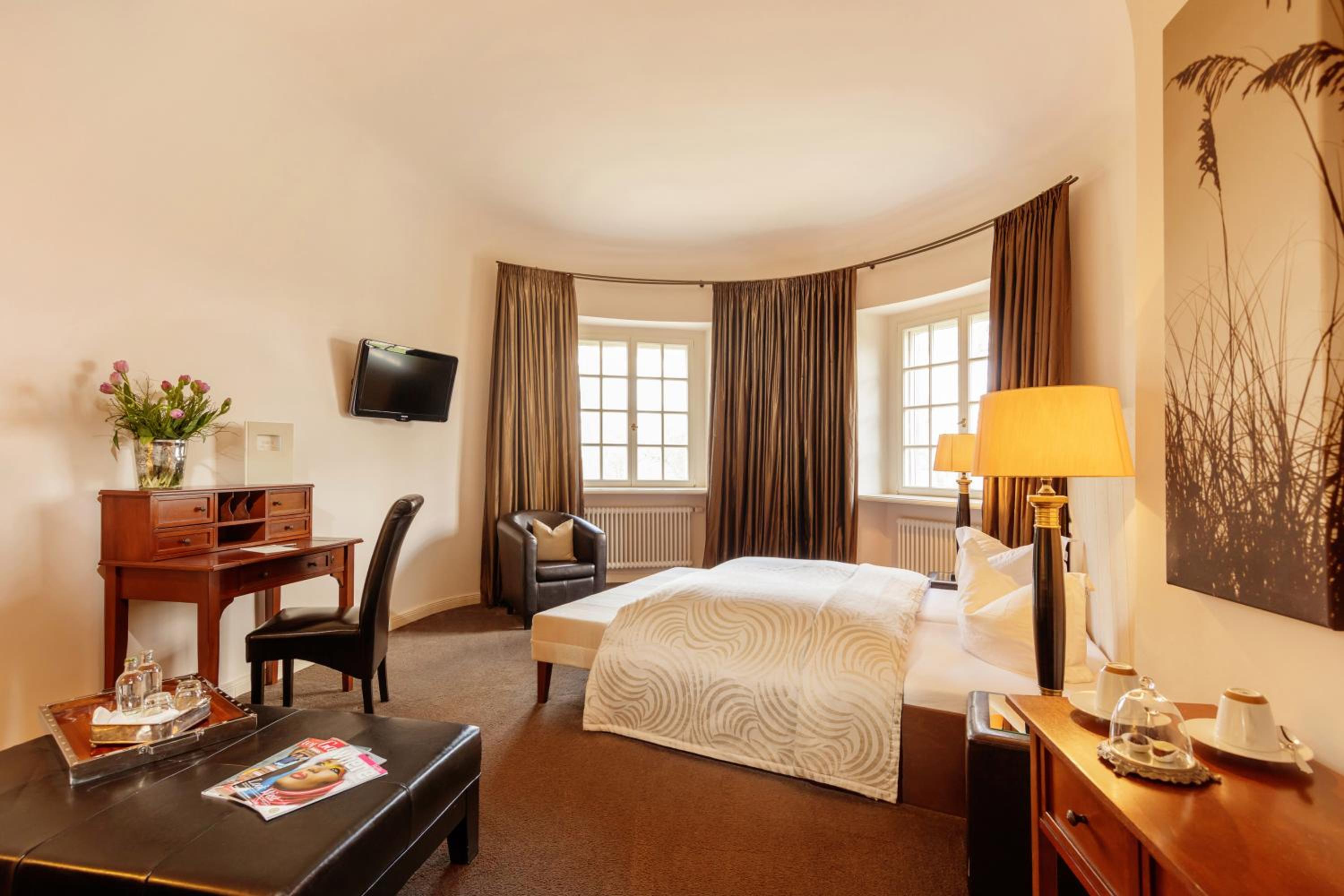 Deluxe Junior Suite photo 2