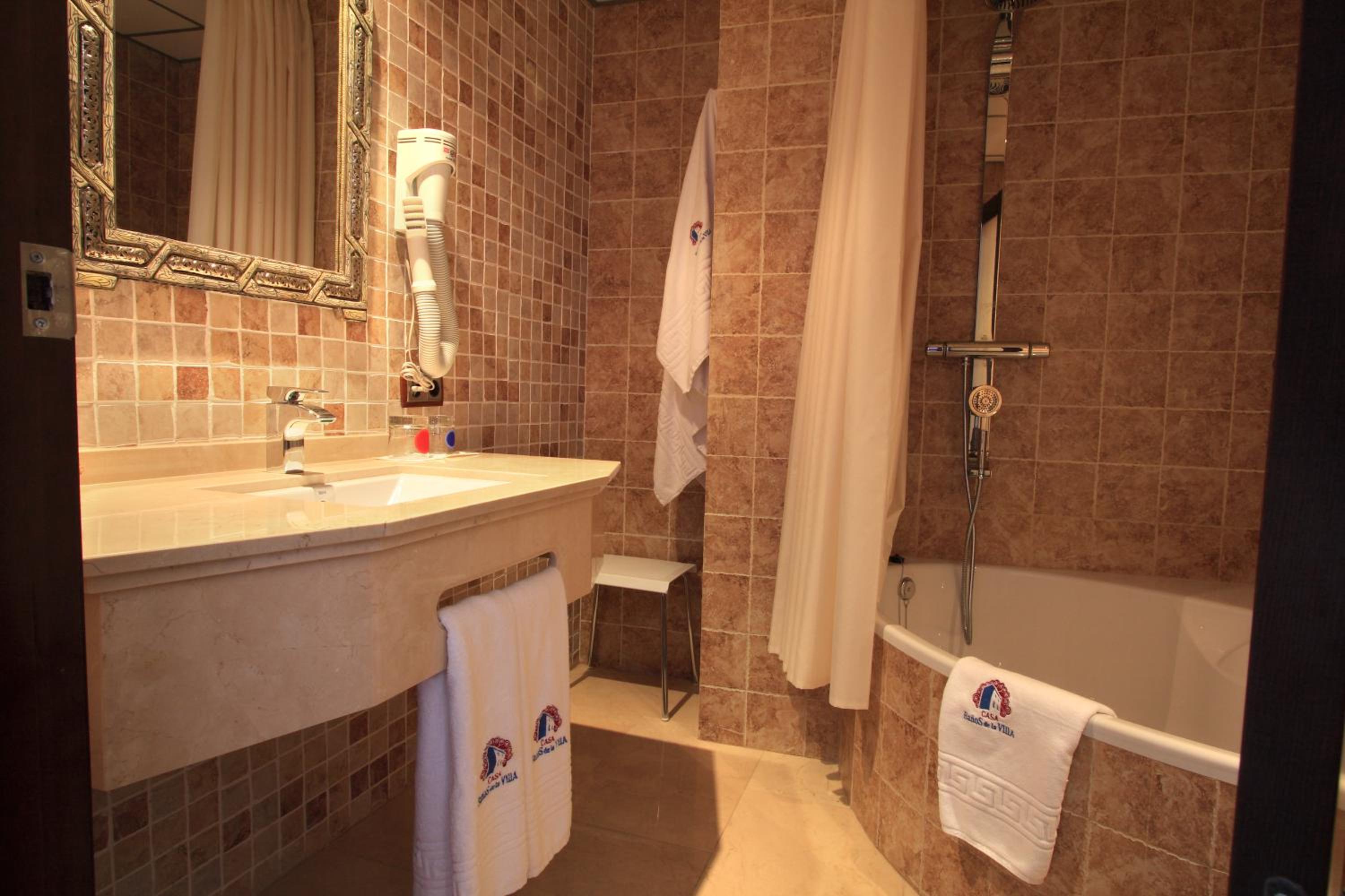 Double or Twin Room with Complimentary Spa Access - Photo 2