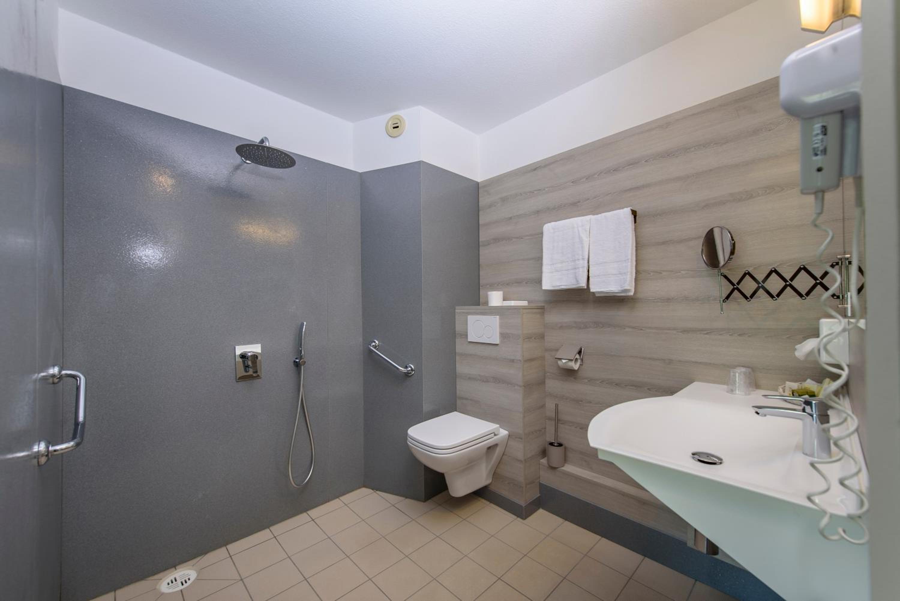 Triple Room - Disability Access - Photo 4