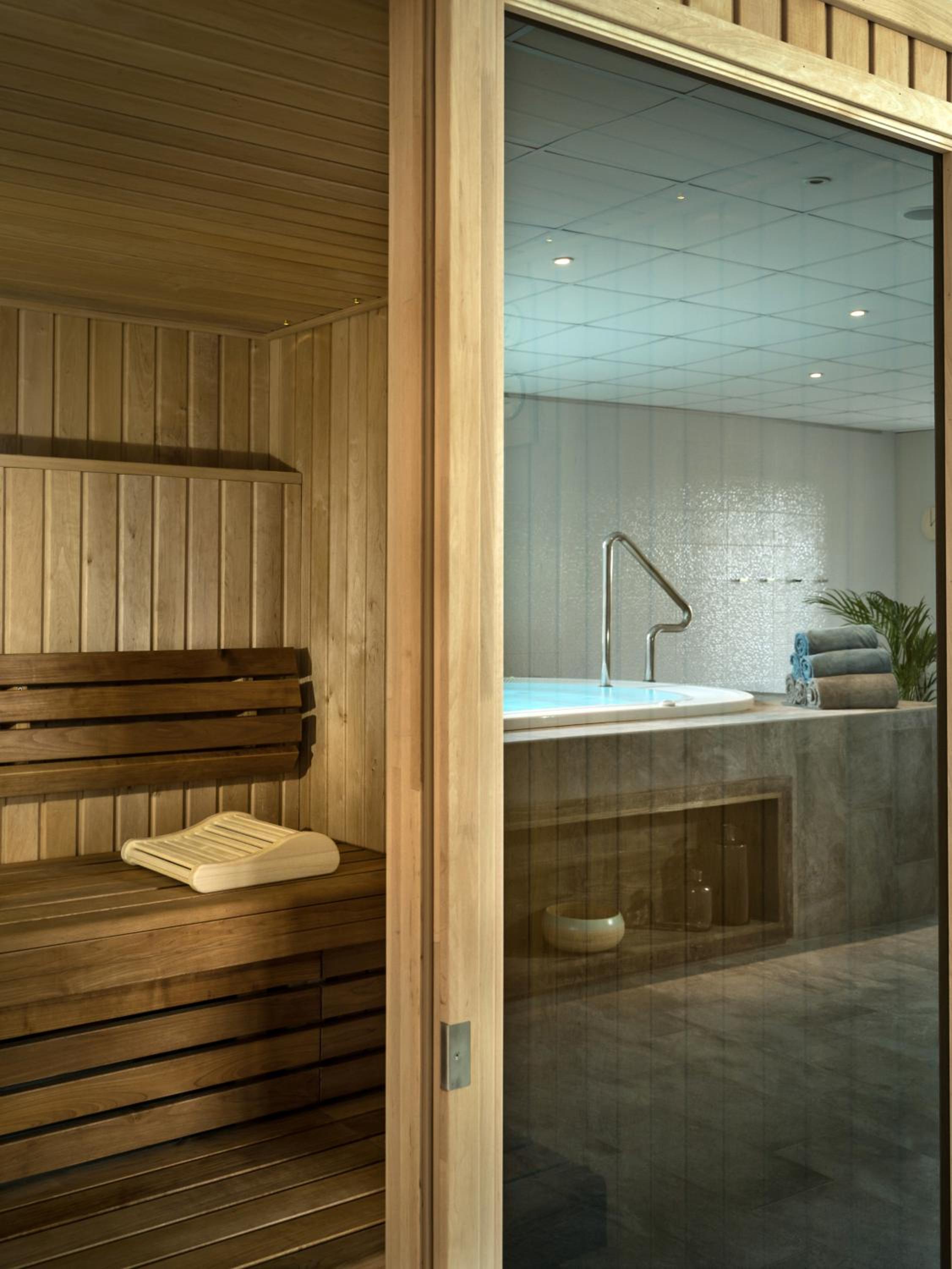 Double Room with Spa Access - Photo 3