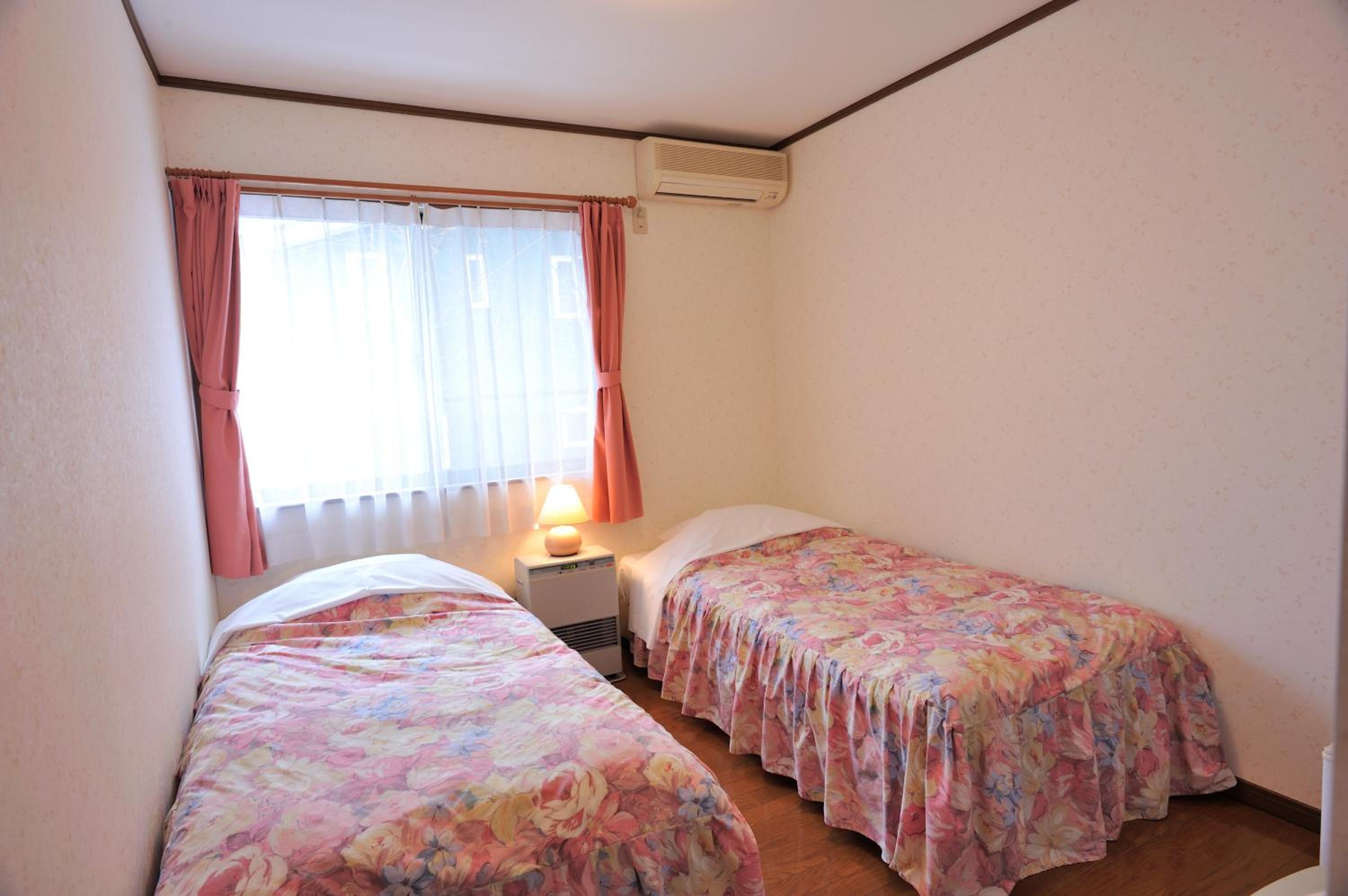 Economy Twin Room