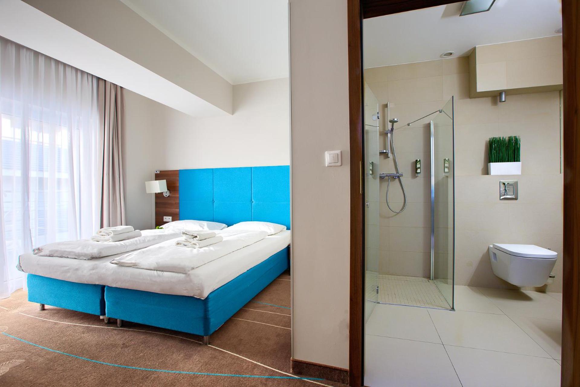 Apartment with Balcony - Photo 9