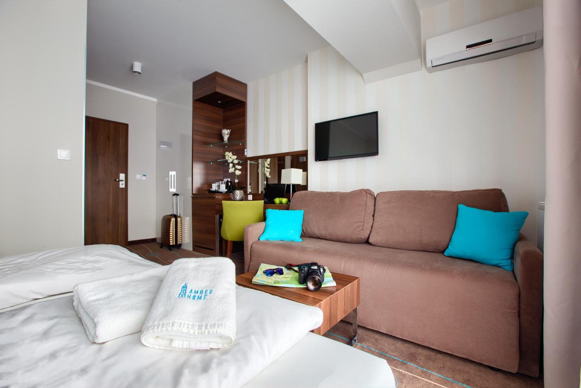 Apartment with Balcony - Photo 8