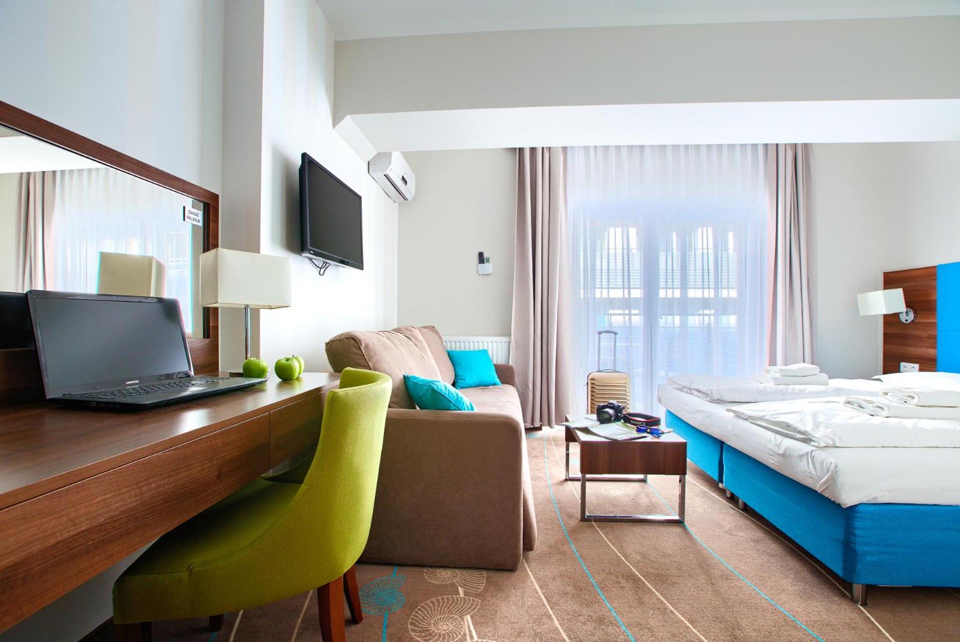 Apartment with Balcony - Photo 4