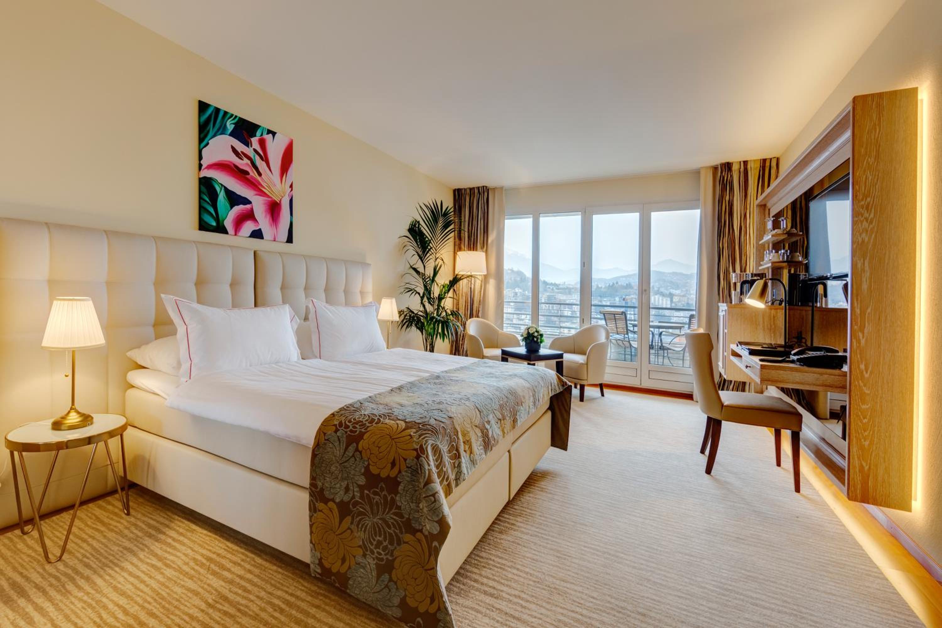 Deluxe Double Room with Lake View - Photo 1