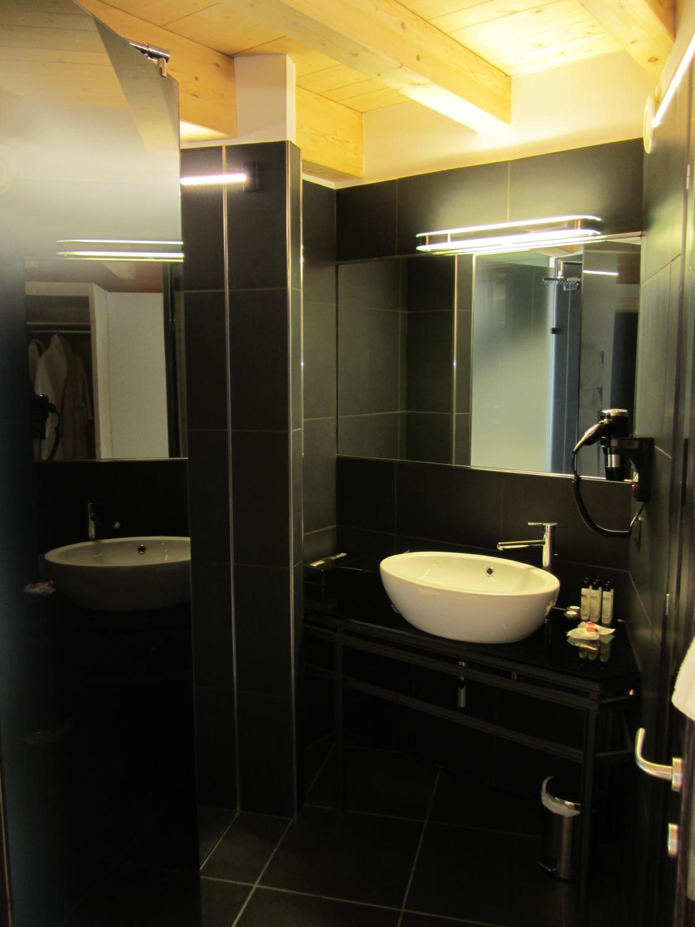 Suite - Photo 4