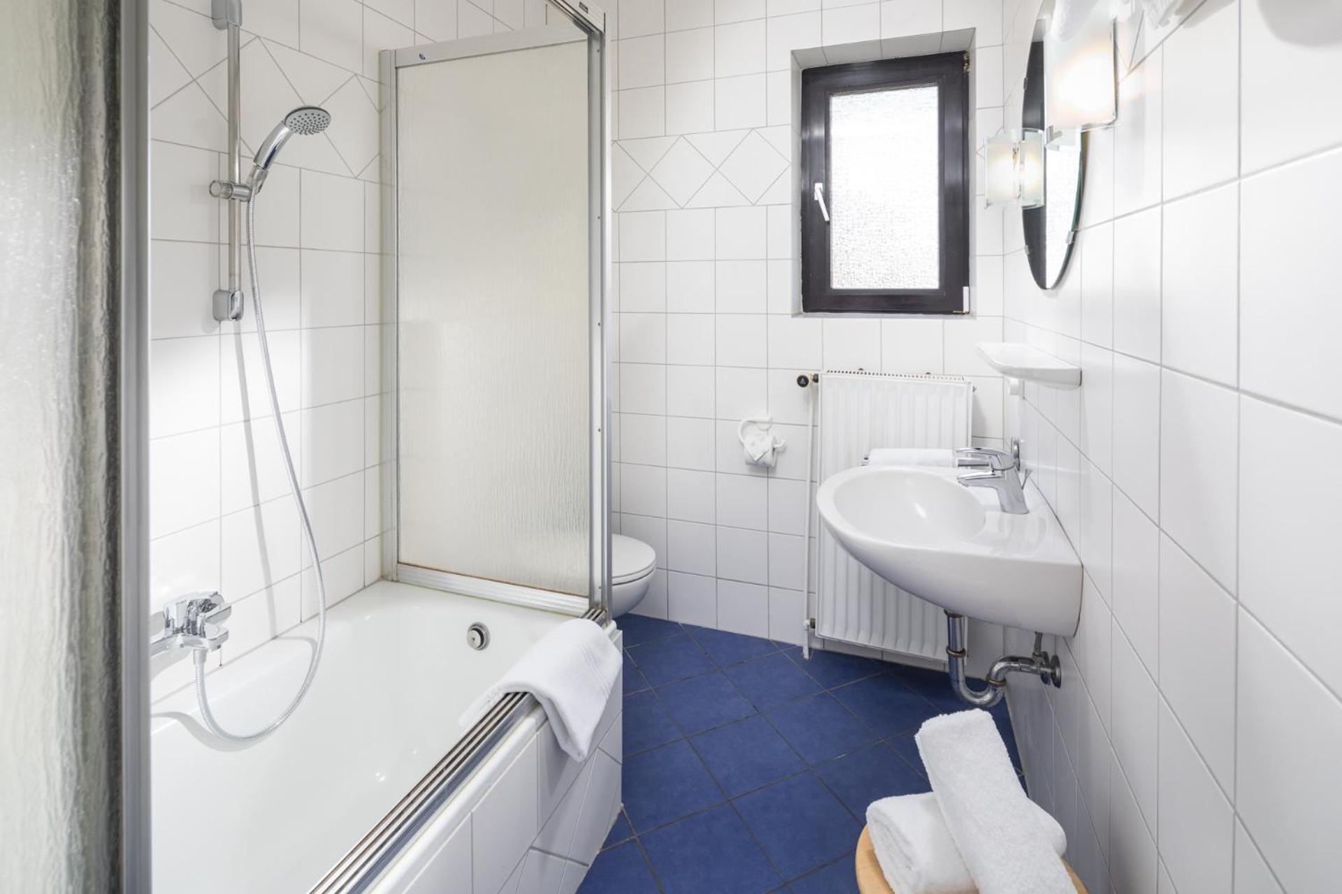 Two-Bedroom Apartment - Photo 2