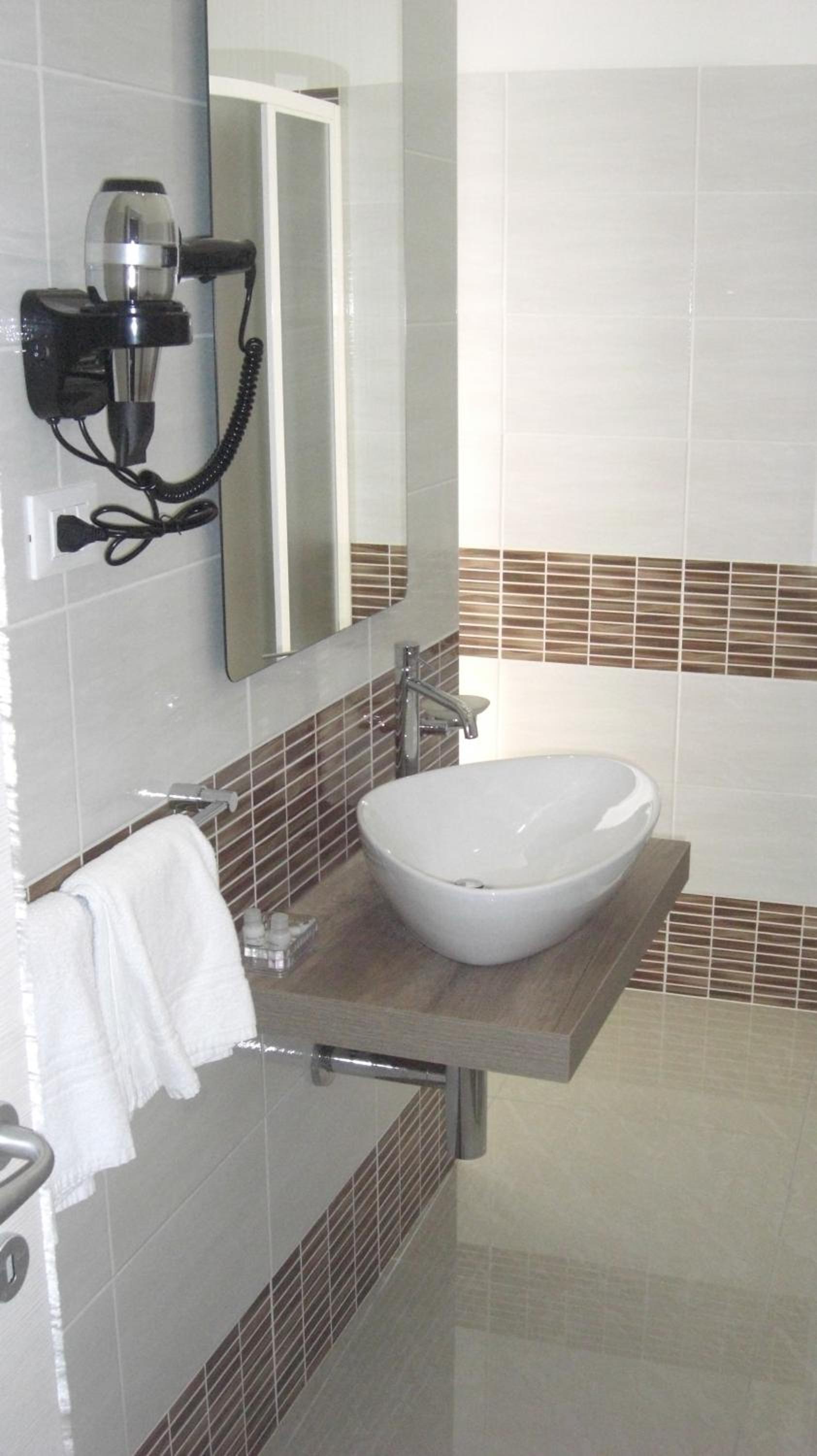 Superior Double or Twin Room - Photo 6