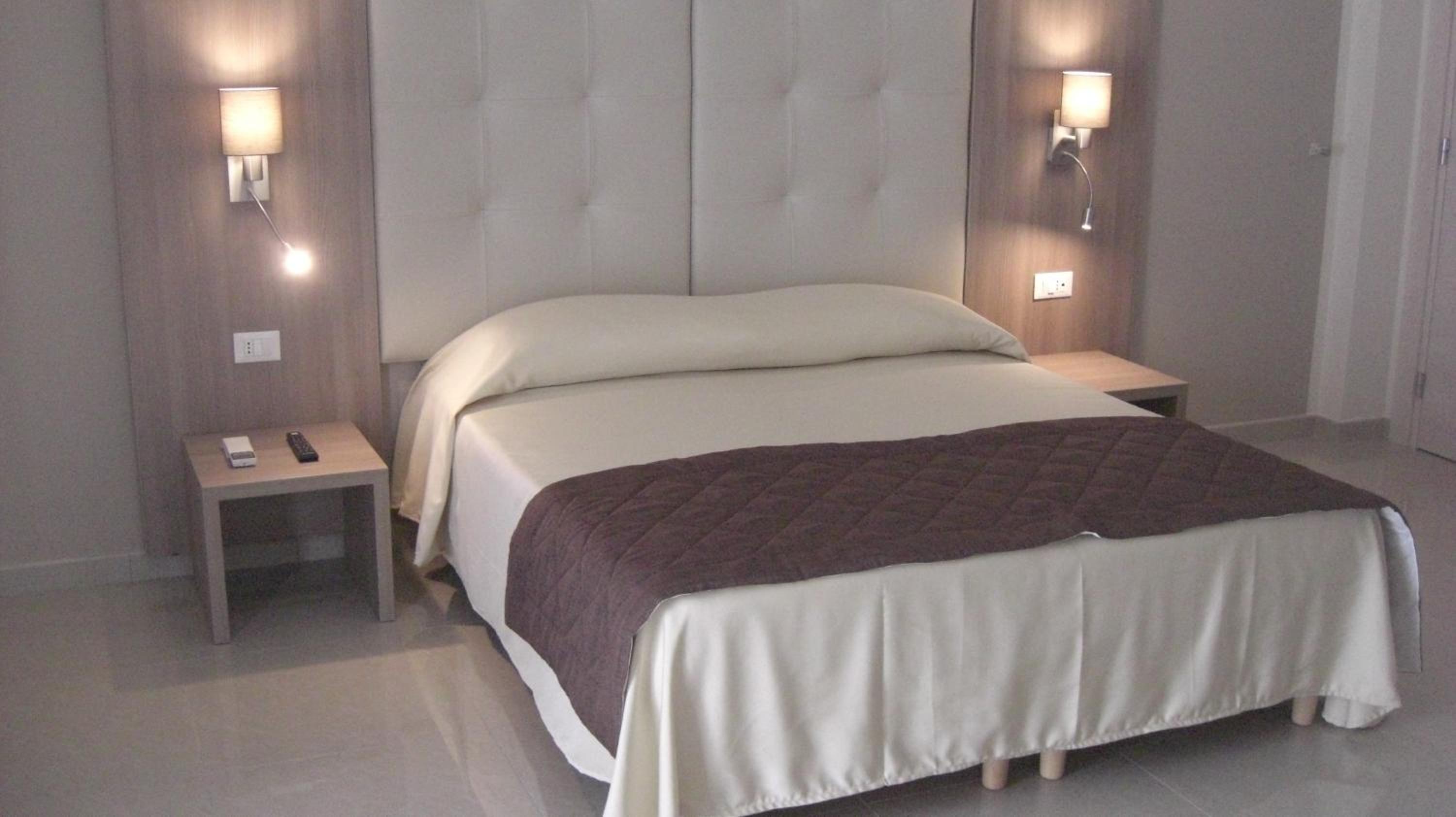 Superior Double or Twin Room - Photo 10