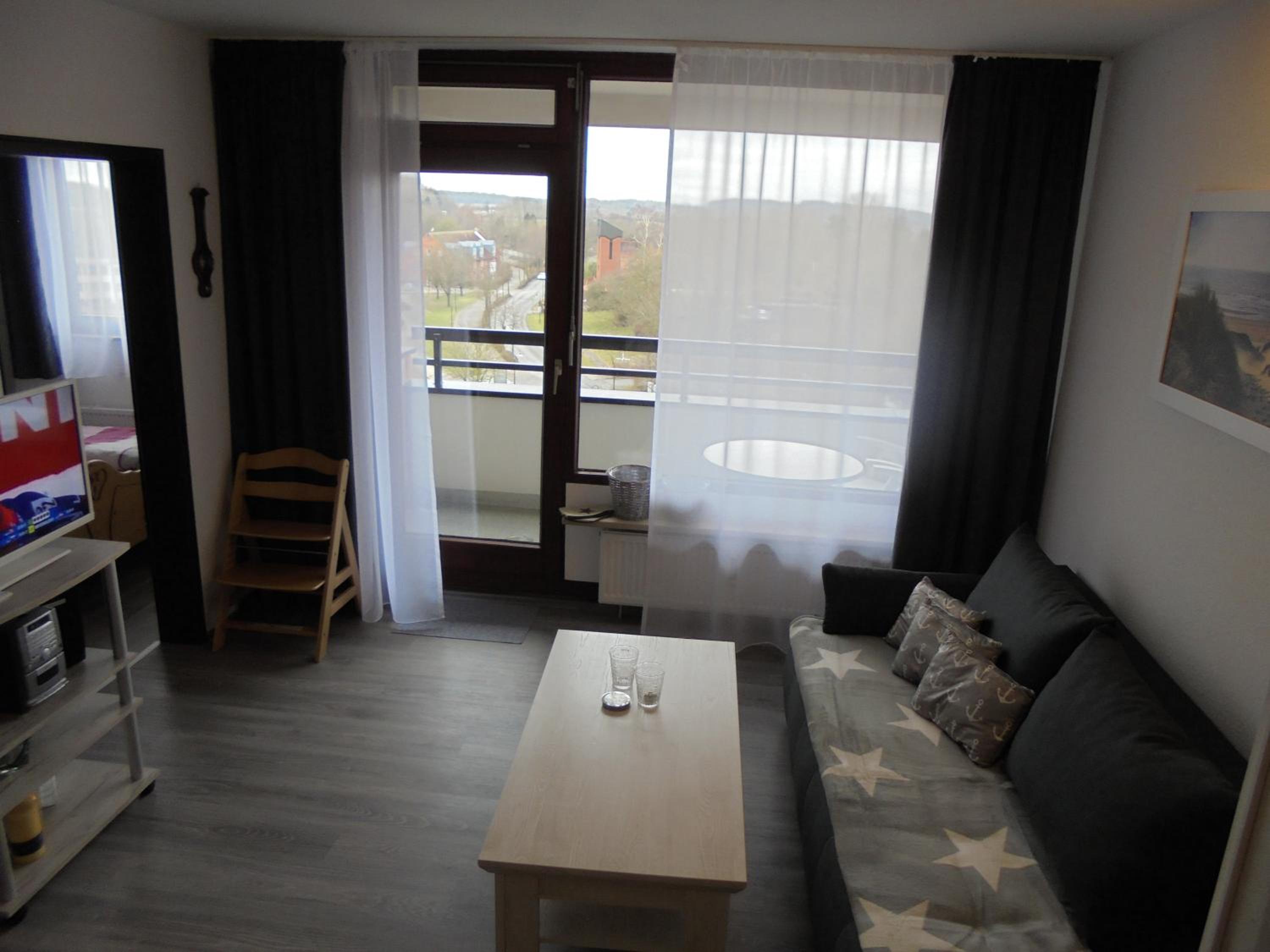 Apartment with Balcony photo 3