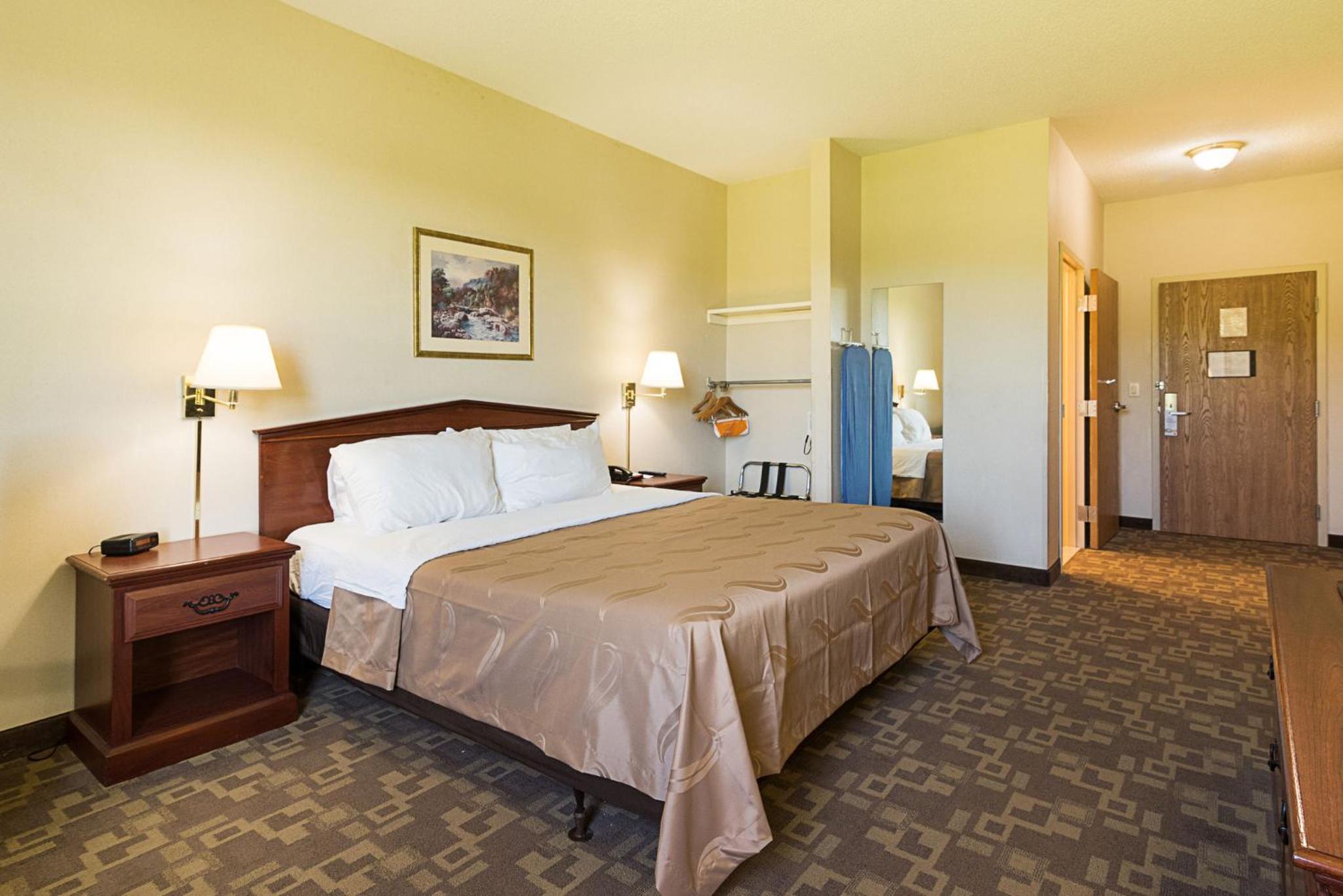 King Room - Non-Smoking - Photo 1