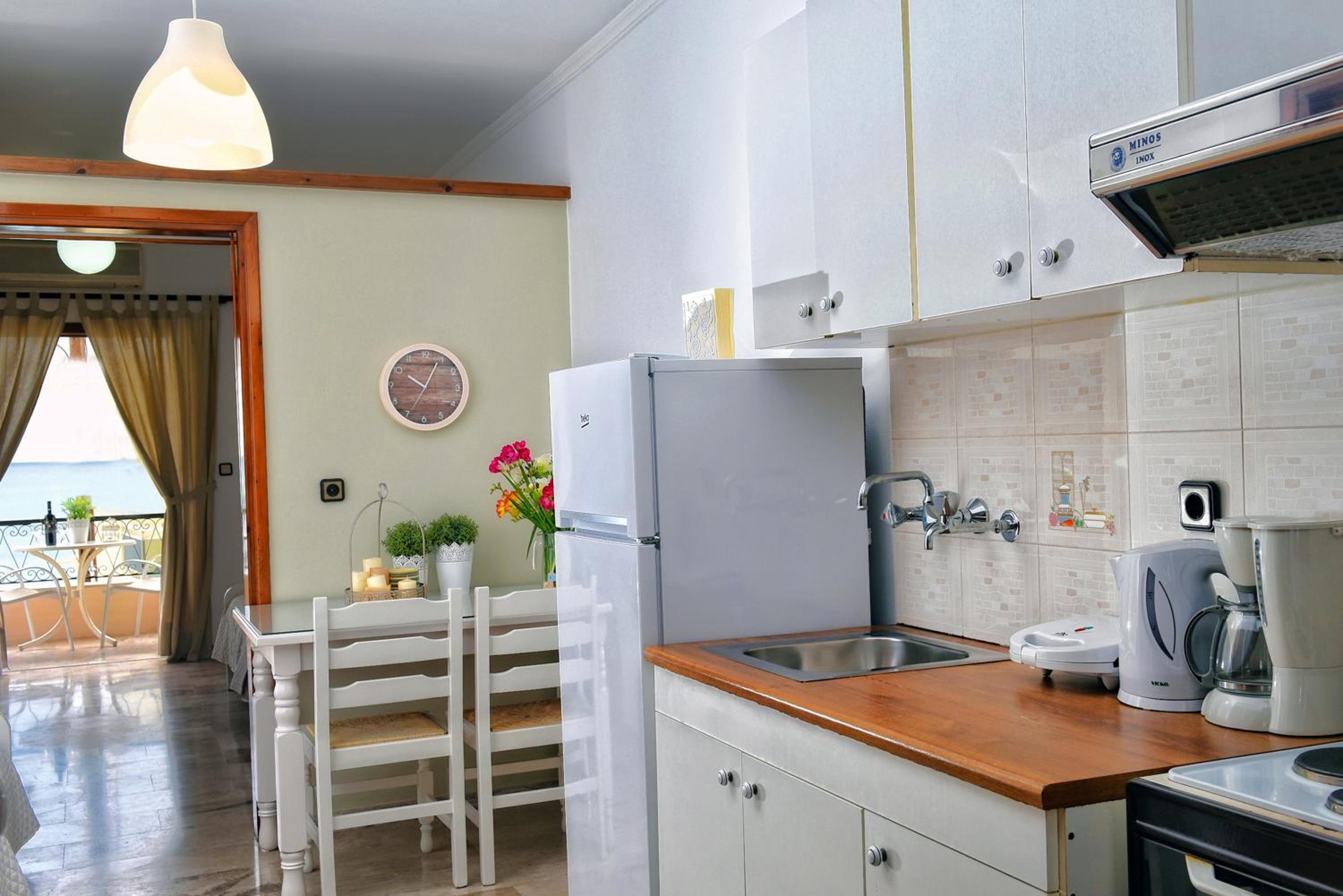 One-Bedroom Apartment with Balcony and Sea View photo 3