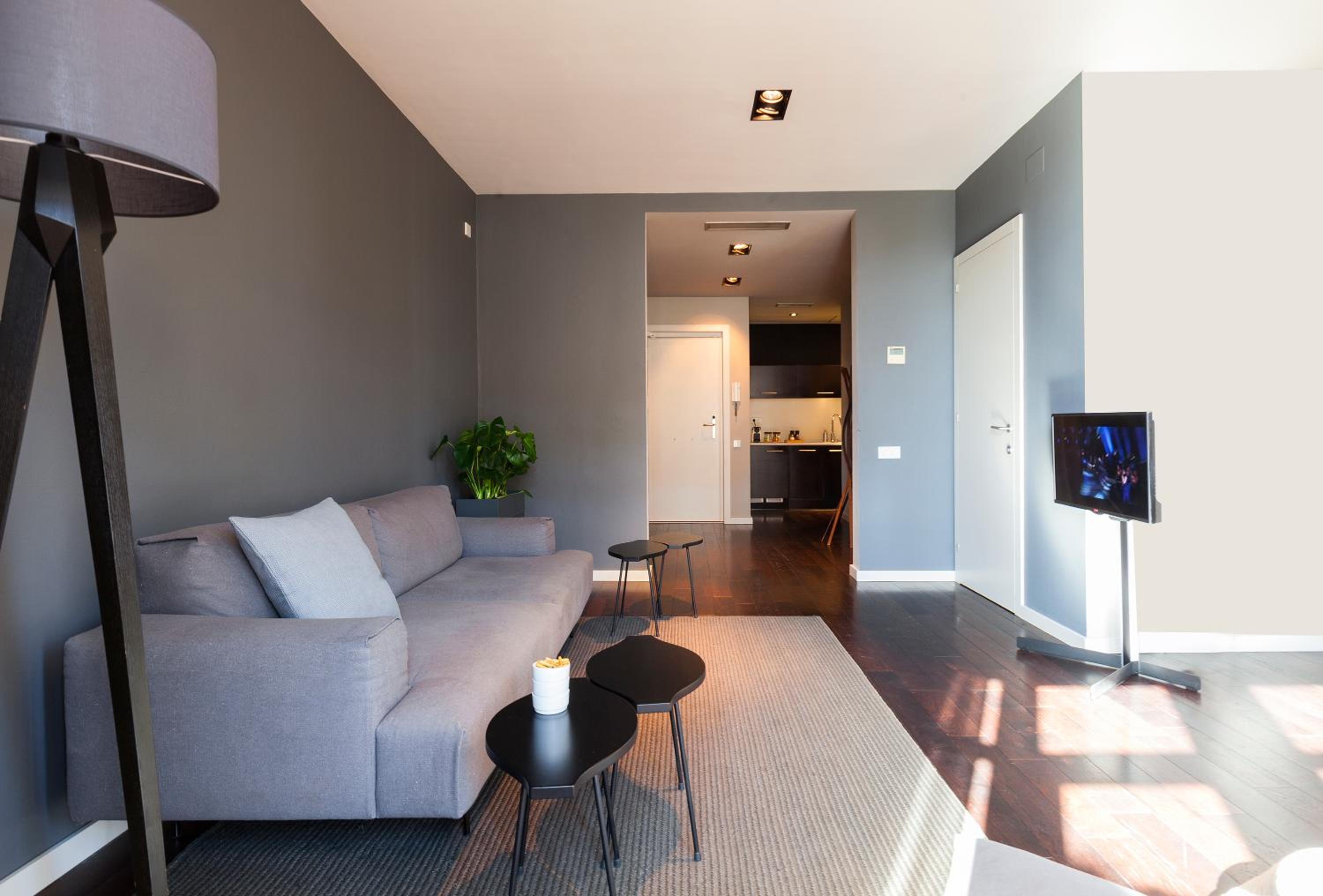 One-Bedroom Apartment with Street view (II) photo 2