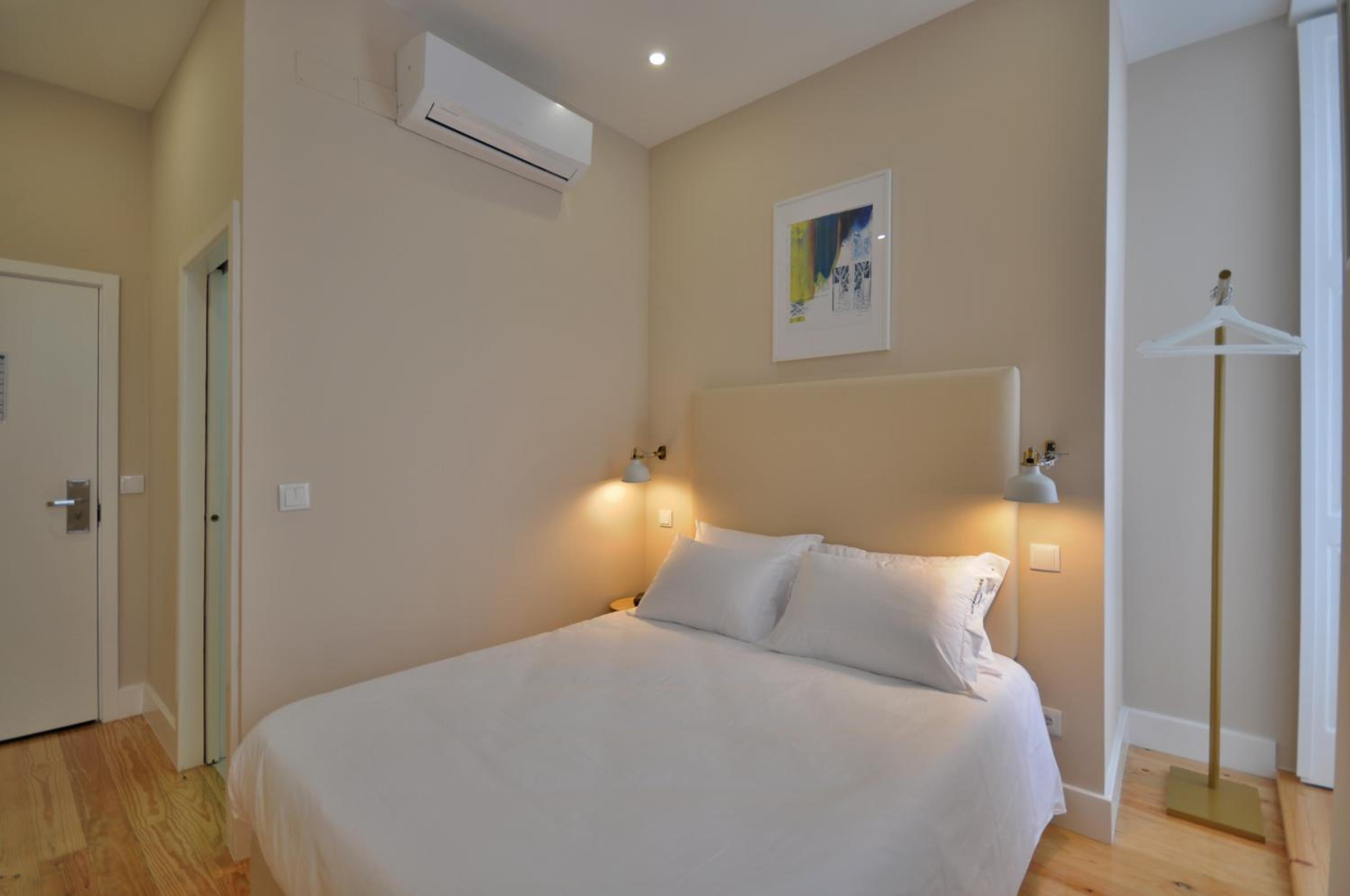 Available room thumbnail 5