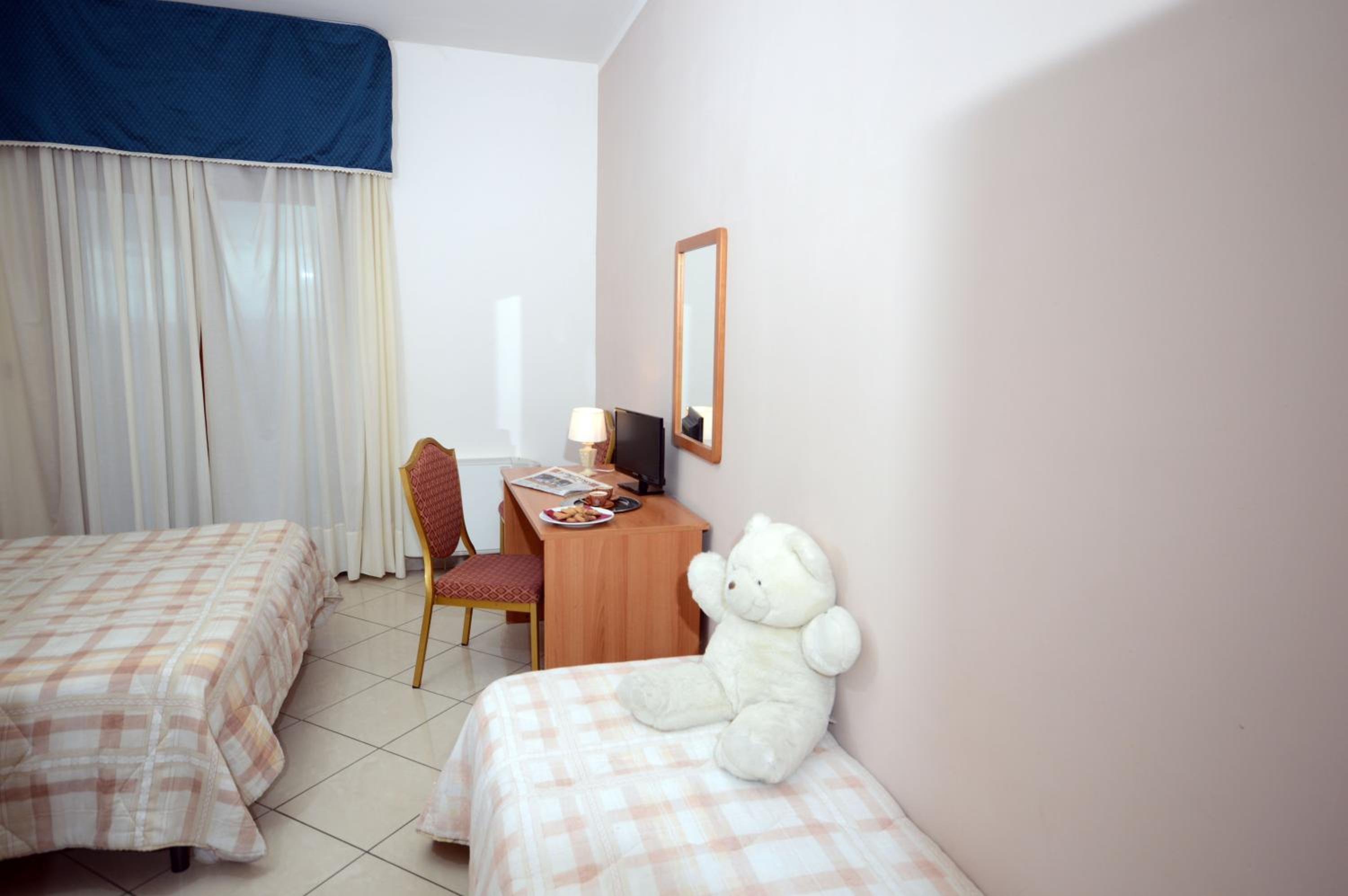 Triple Room with Balcony - Photo 3