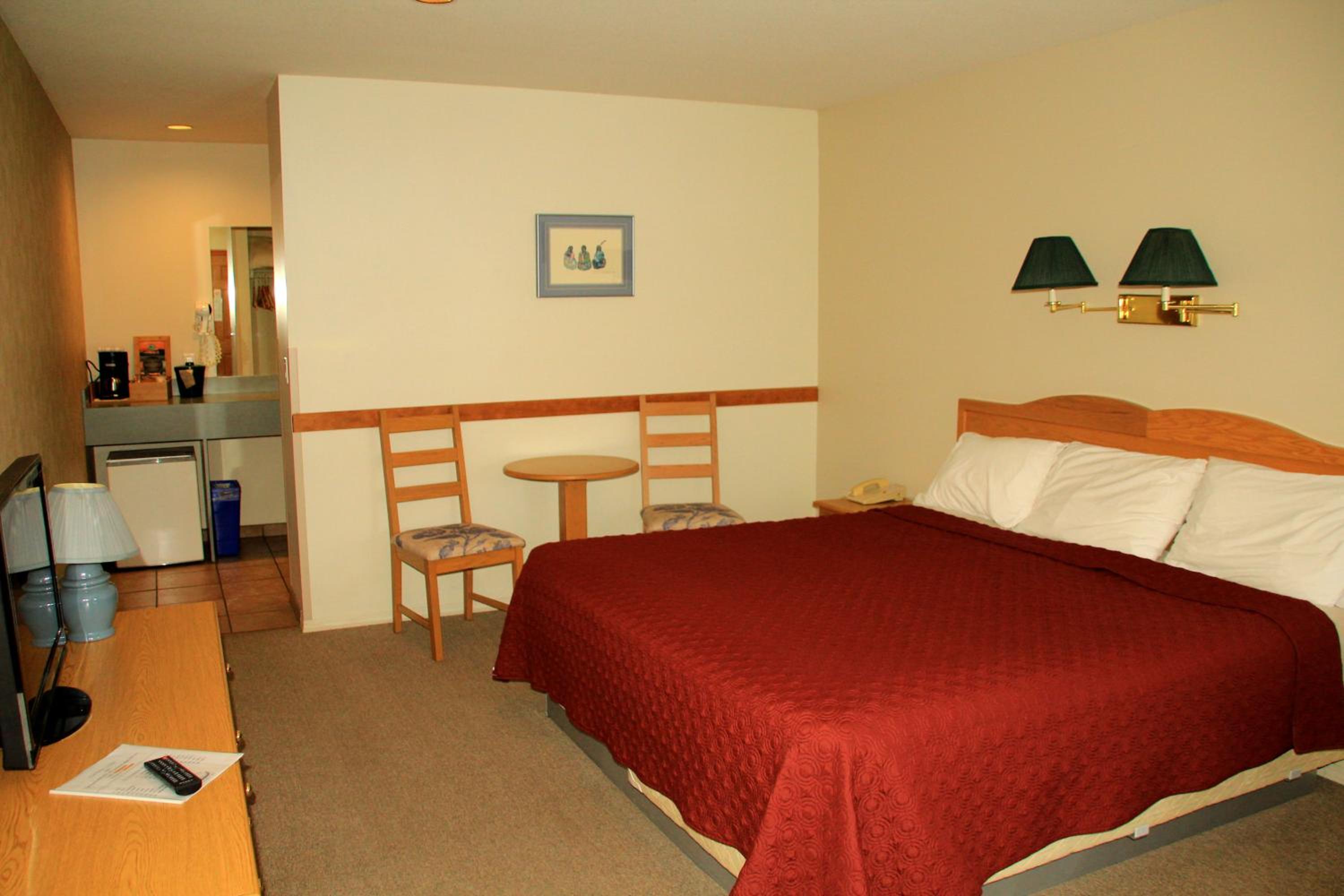 Queen Room photo 2
