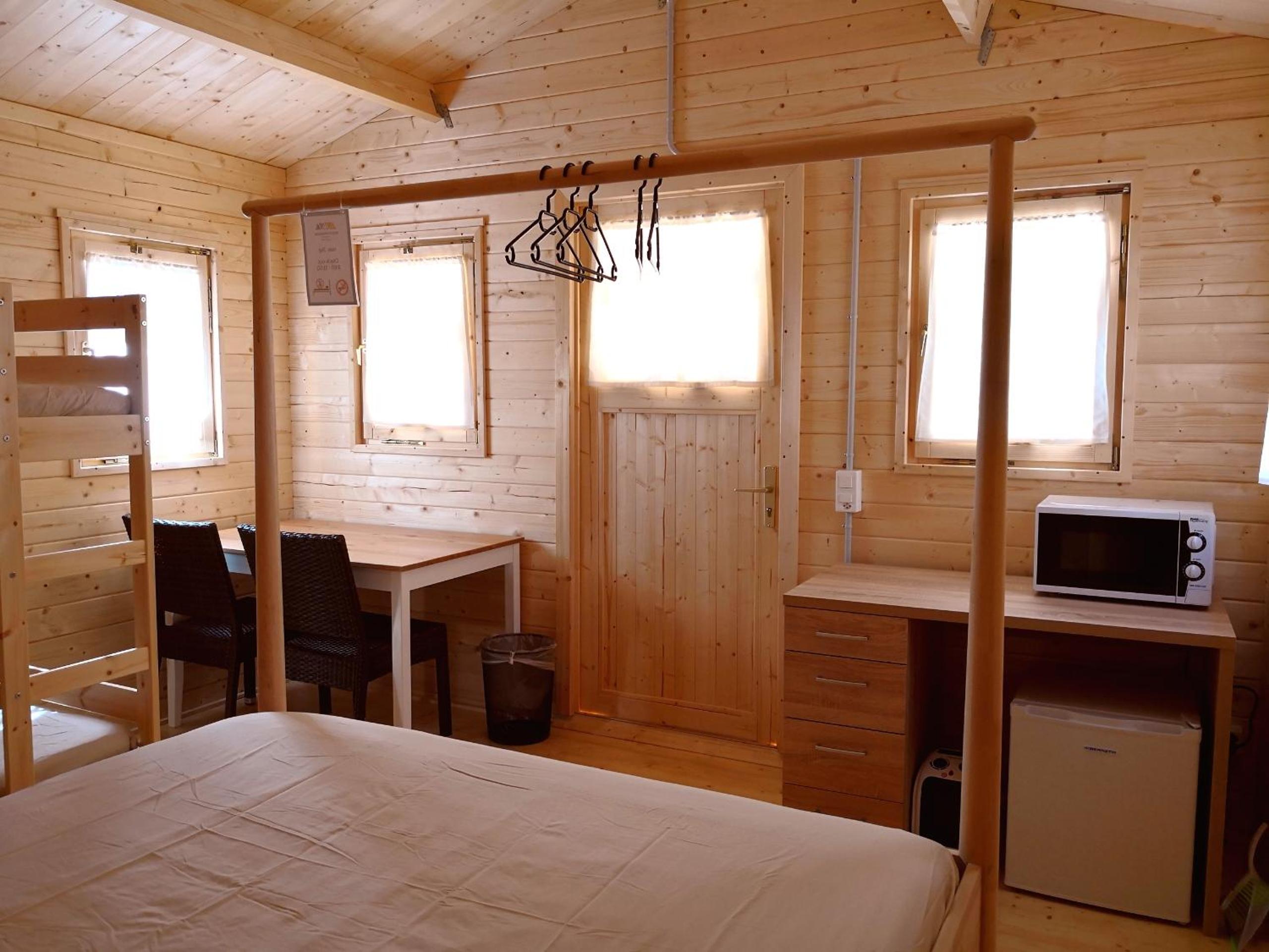 Family Bungalow with Shared Bathroom photo 2