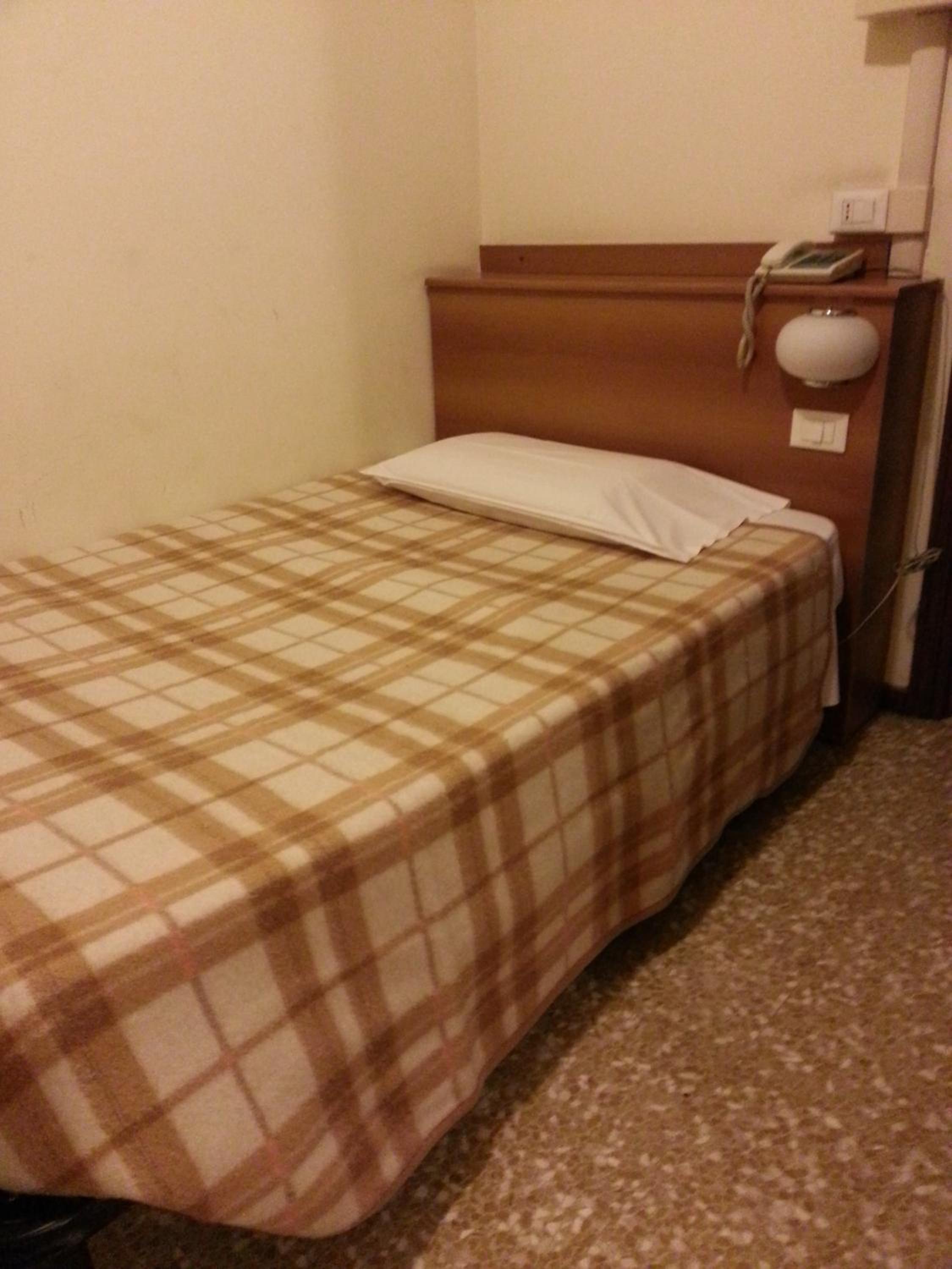 Single Room photo 2