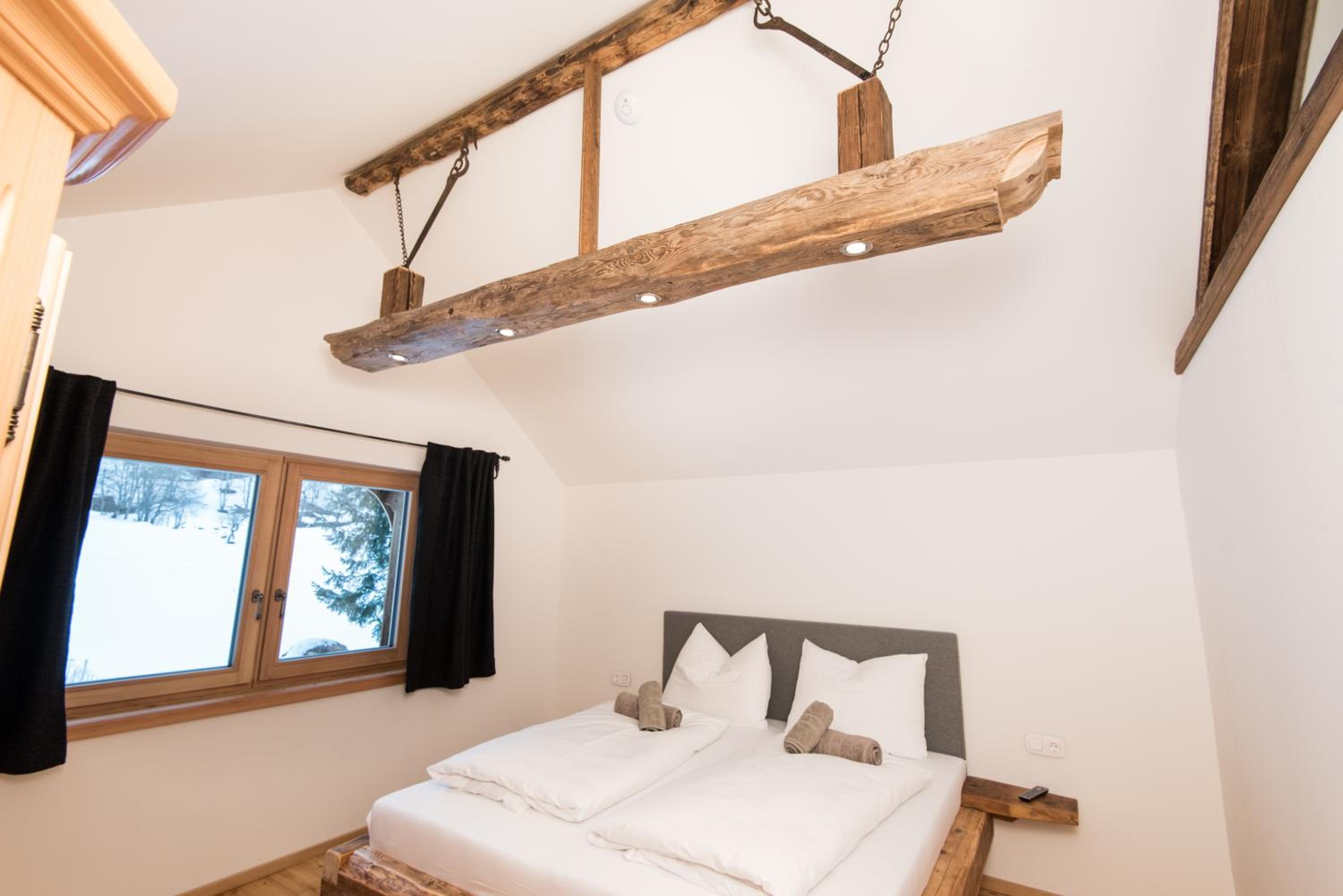 Apartment with Mountain View