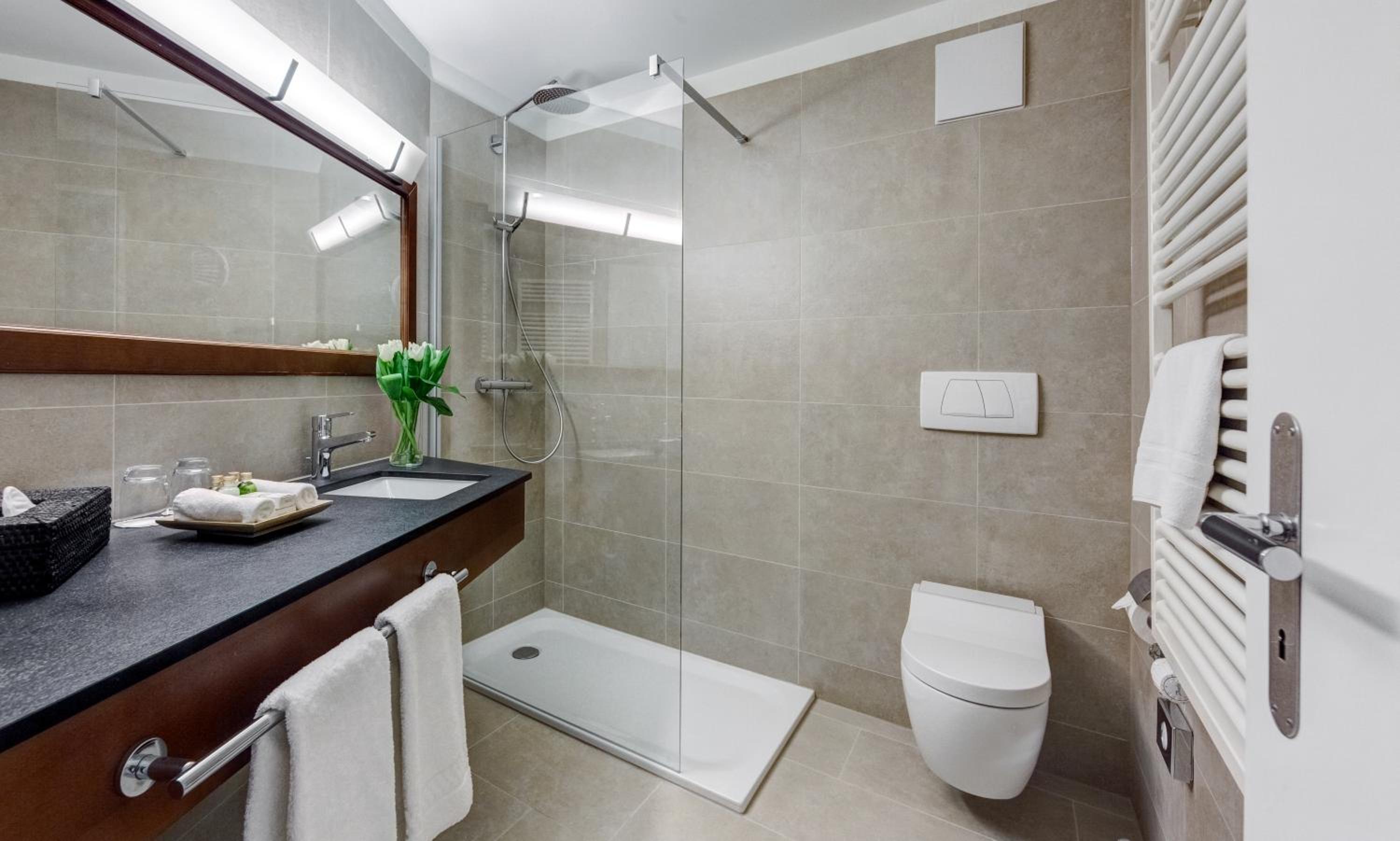 Double Room with Balcony - Photo 2