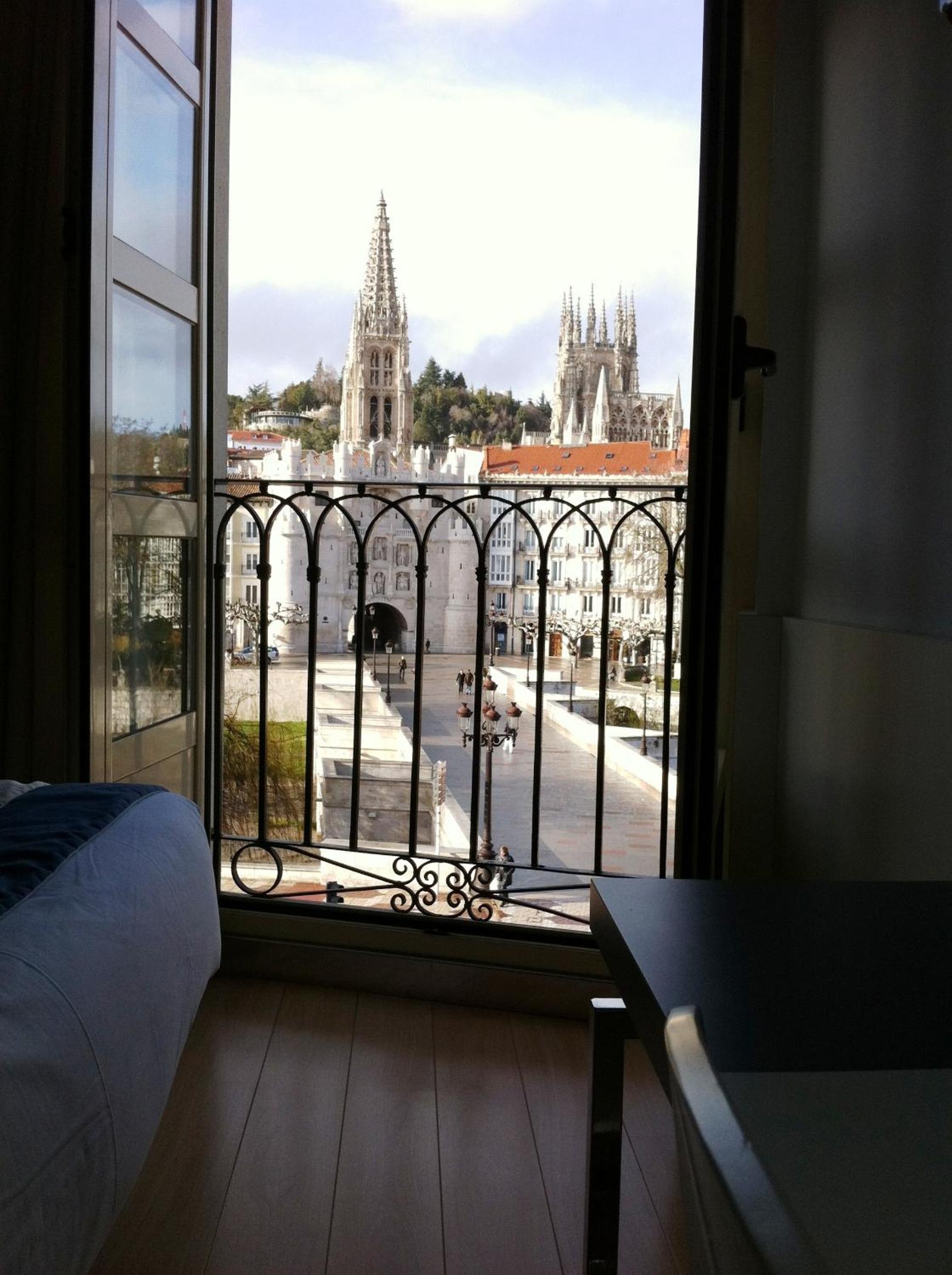 Double or Twin Room with View - Photo 5
