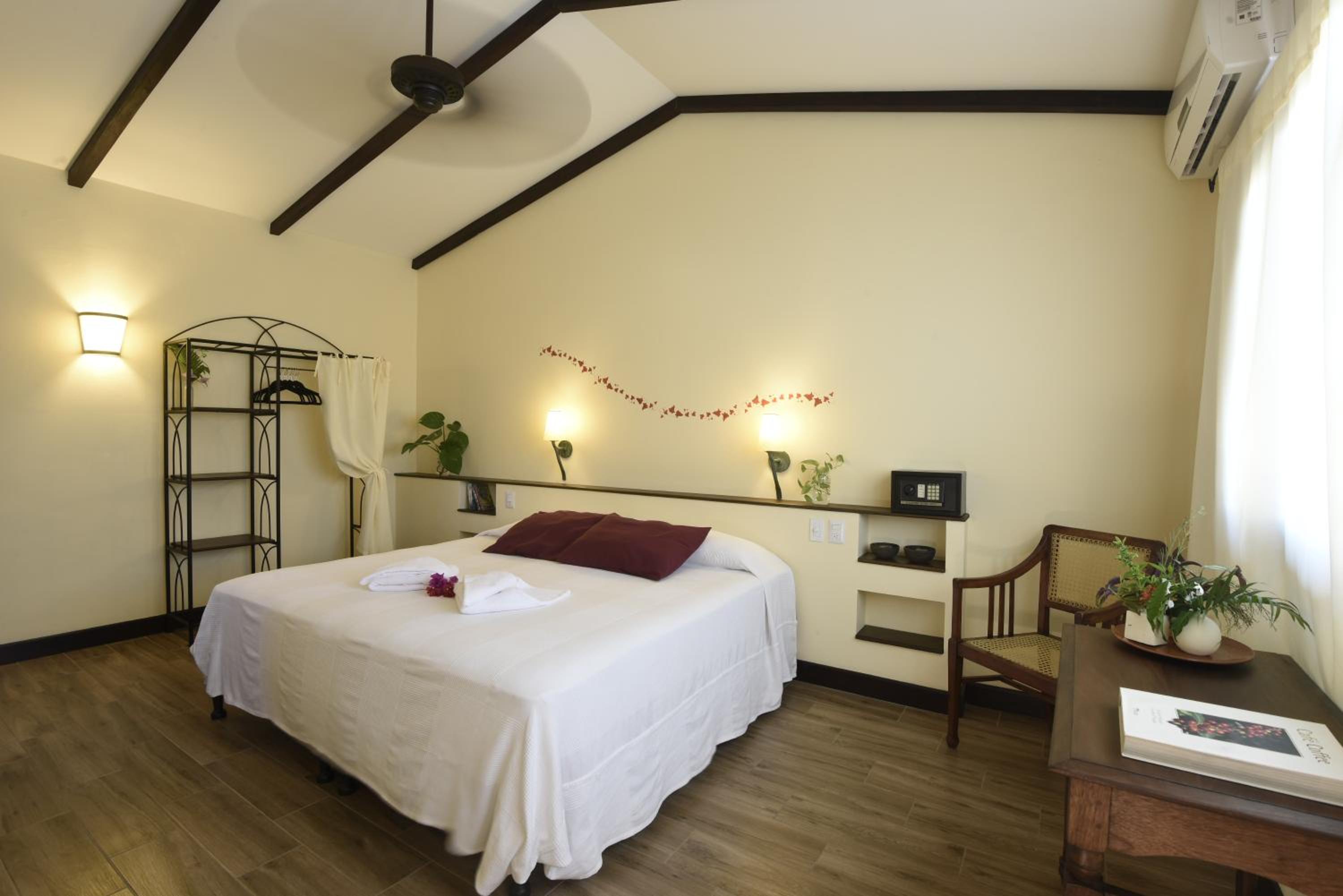Superior Double or Twin Room photo 3