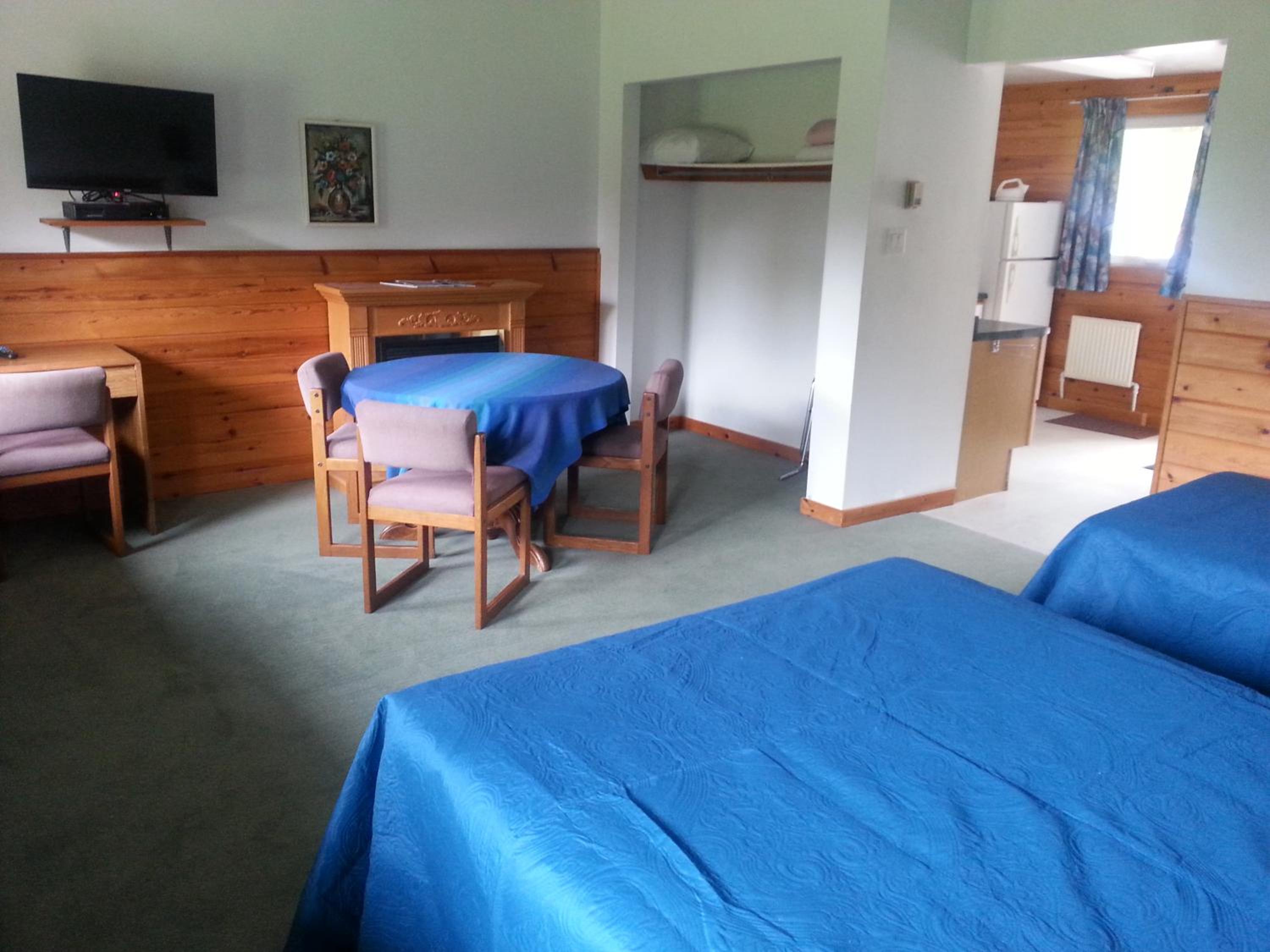Double or Twin Room with Lake View - Disability Access