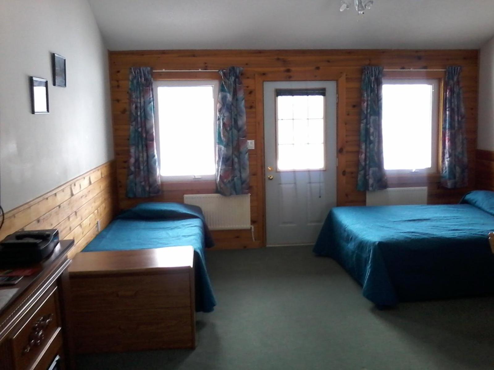 Double or Twin Room with Lake View - Disability Access photo 2