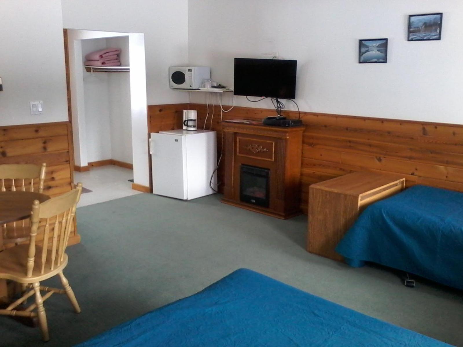 Double or Twin Room with Lake View - Disability Access photo 1
