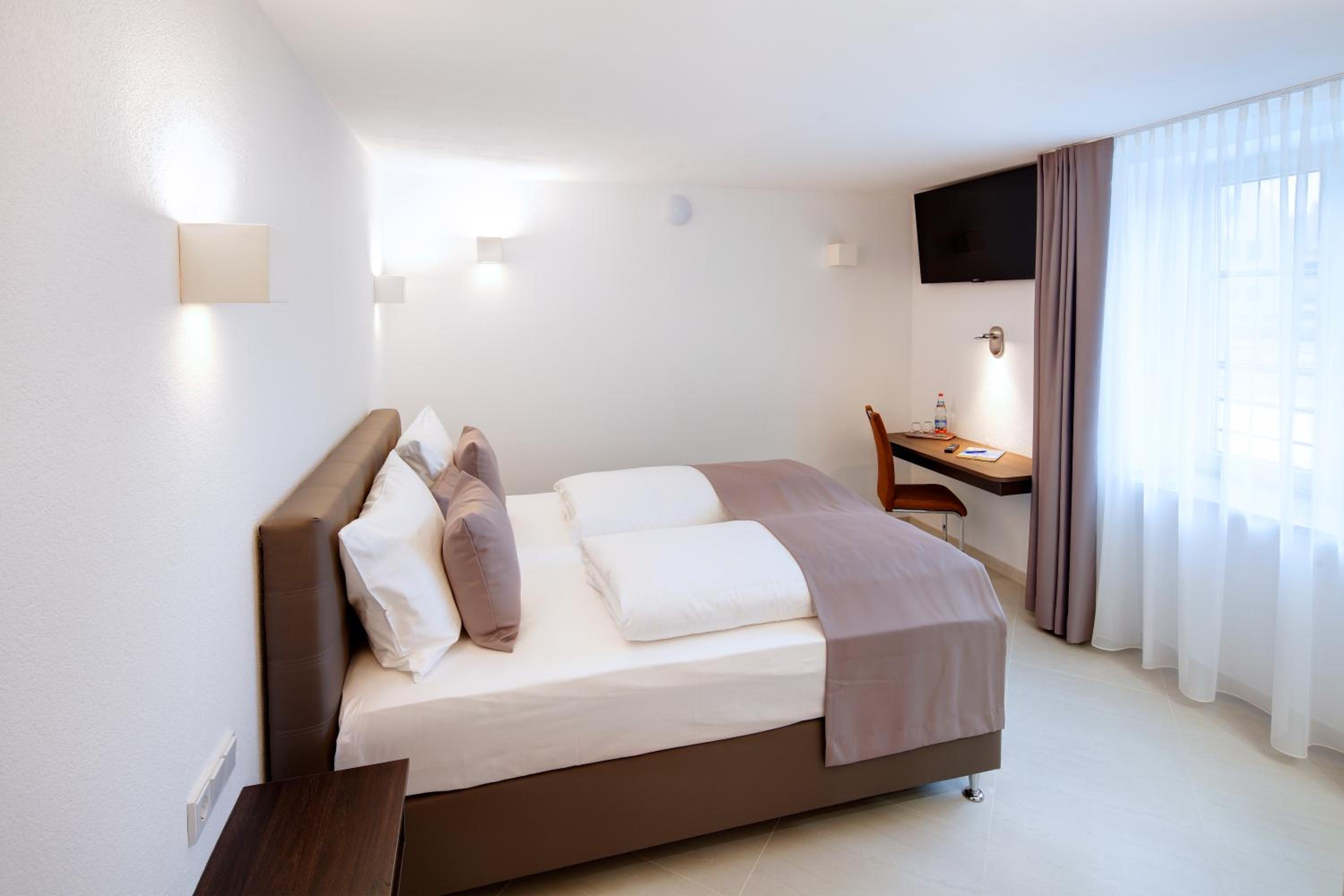 Double Room - Photo 5