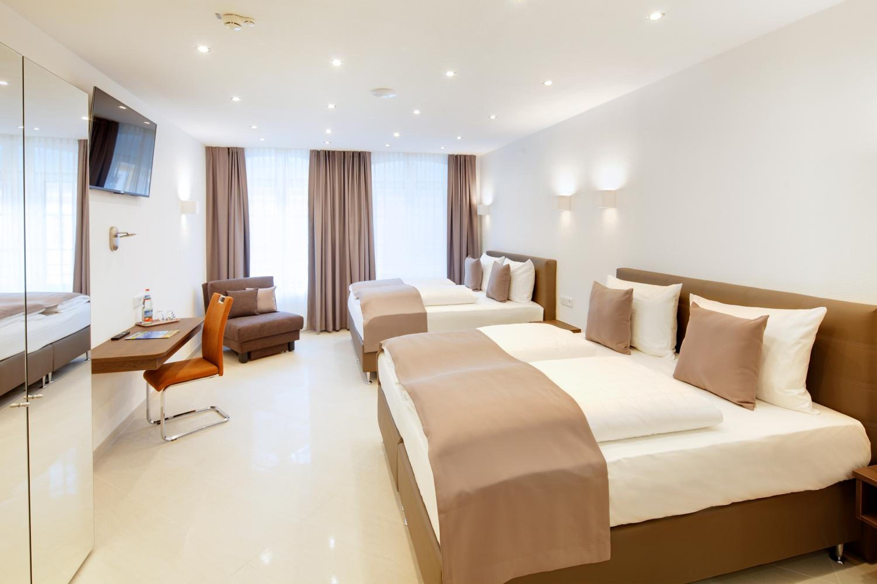 Quadruple Room - Photo 3