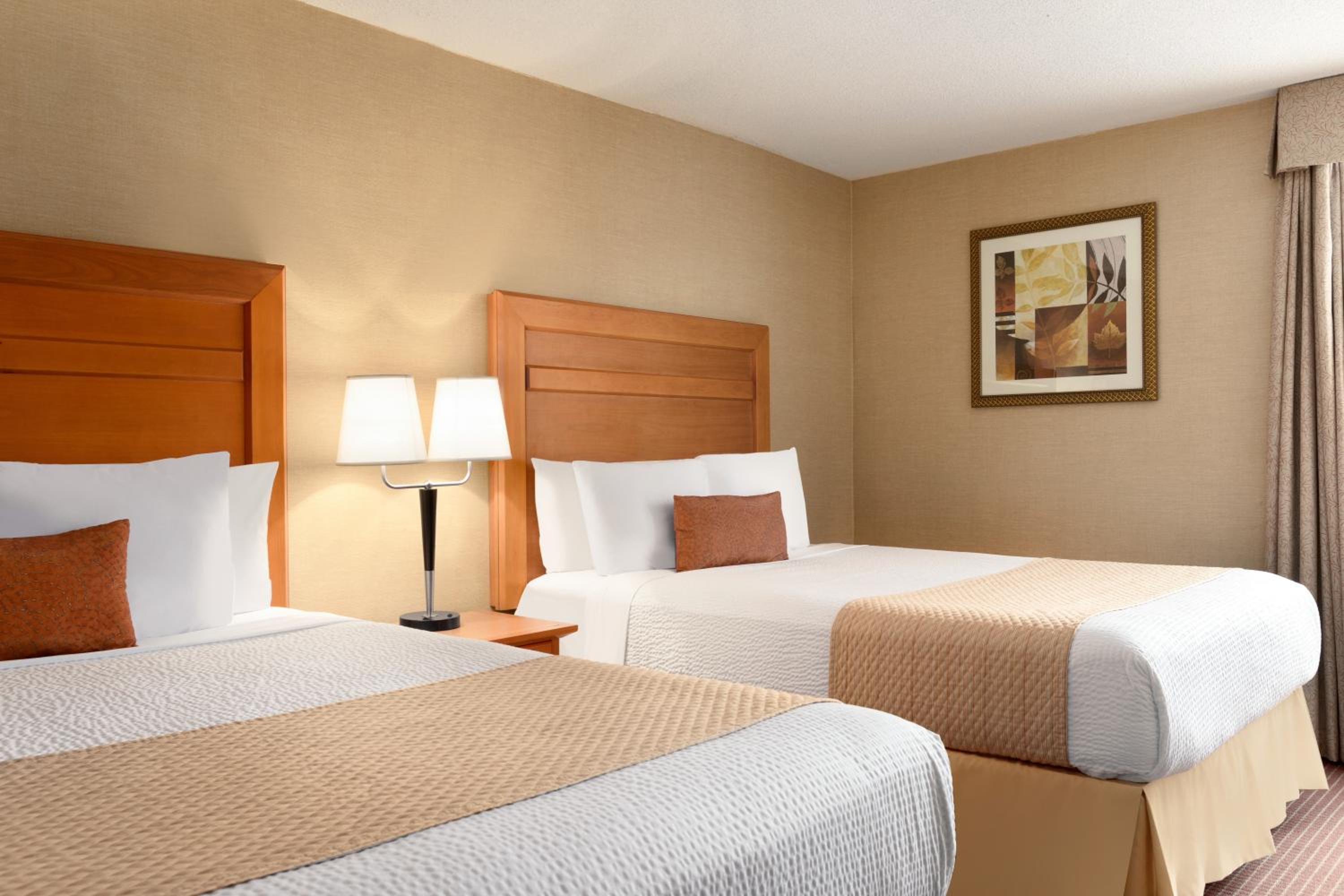 Queen Room with Two Queen Beds - Non-Smoking - Photo 1