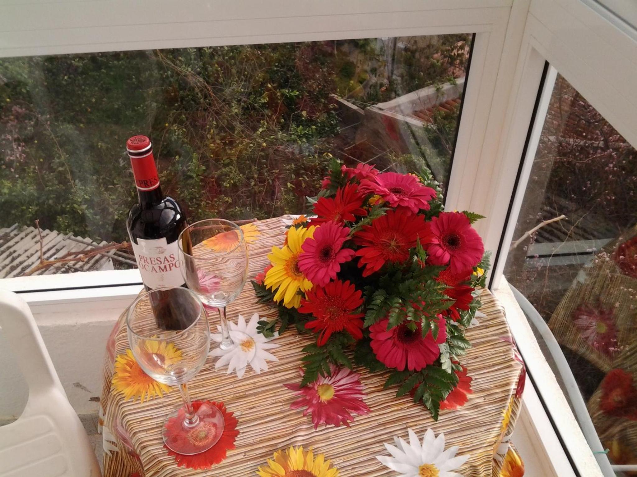 Studio with Balcony - Photo 2