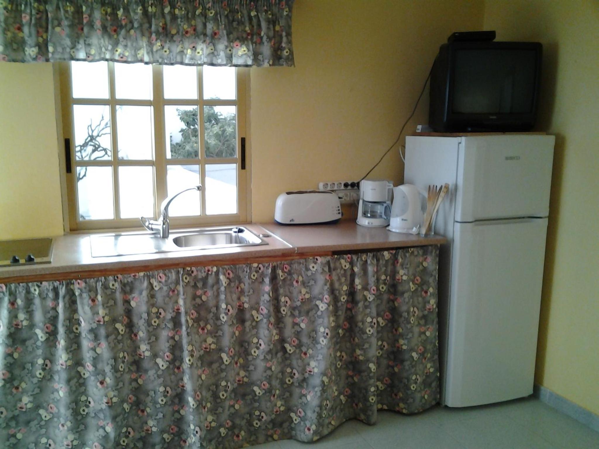 Studio with Balcony - Photo 8
