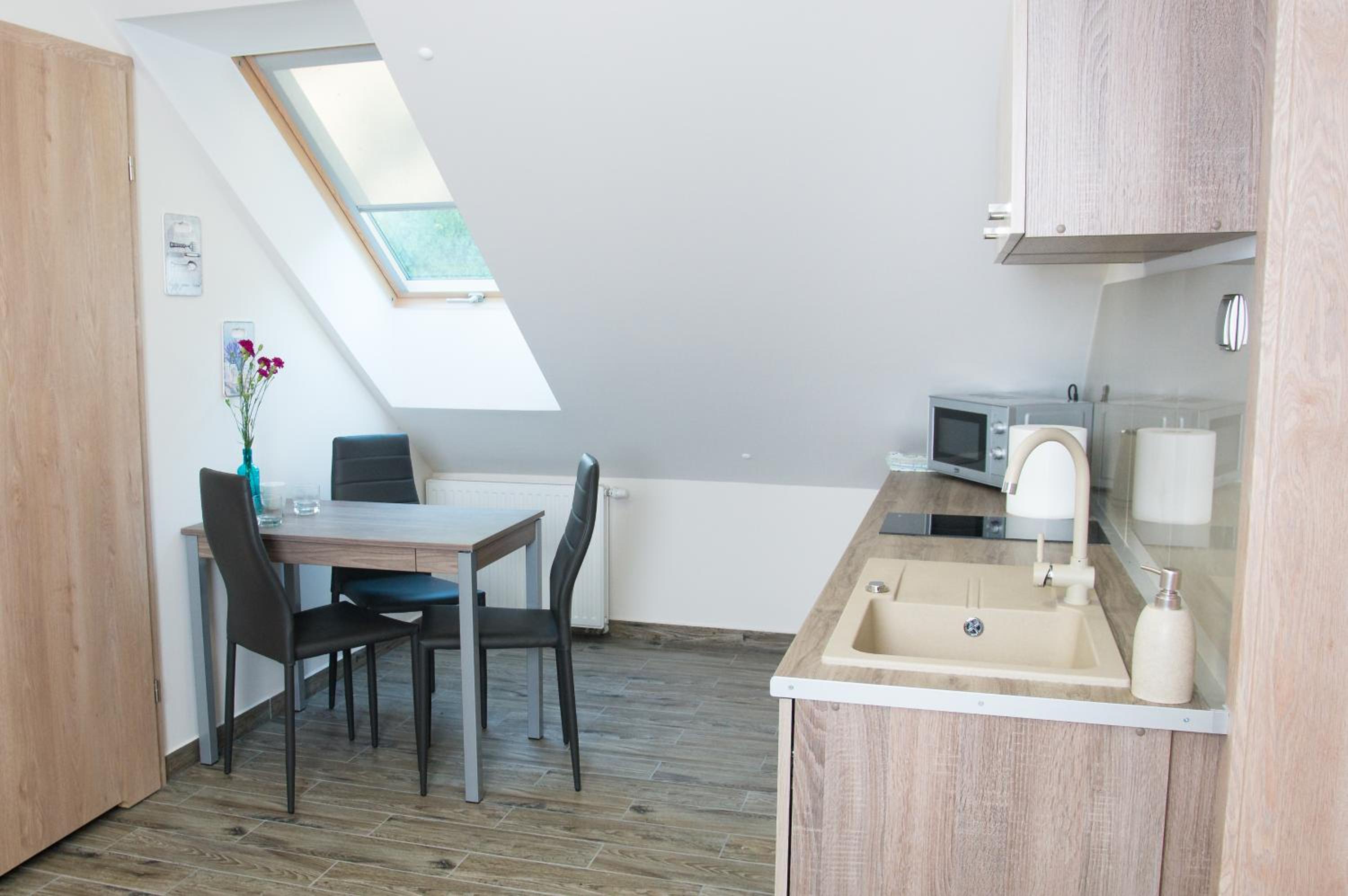 Apartment With Shared Bathroom photo 3