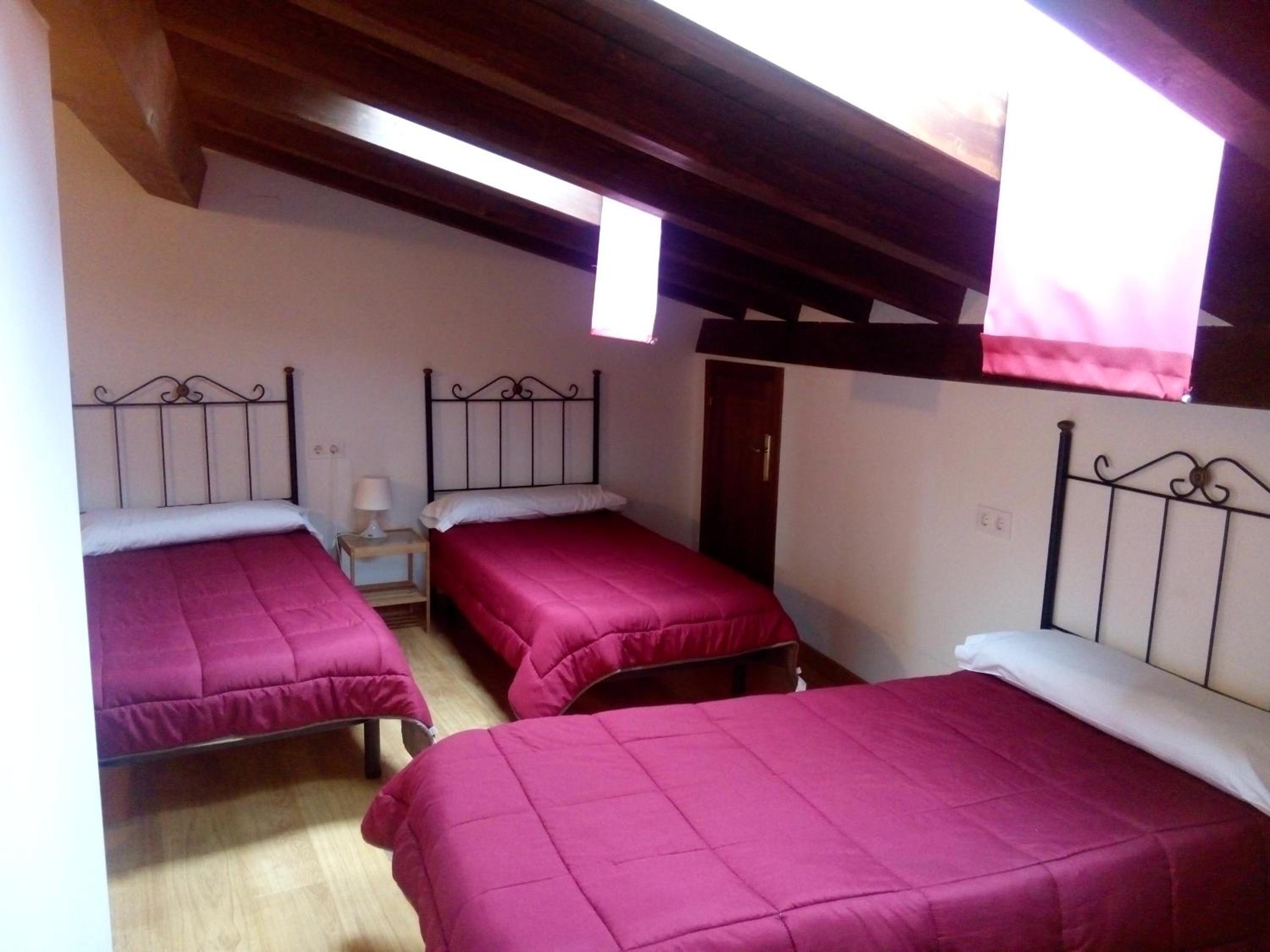 Quadruple Room with Private Bathroom photo 2