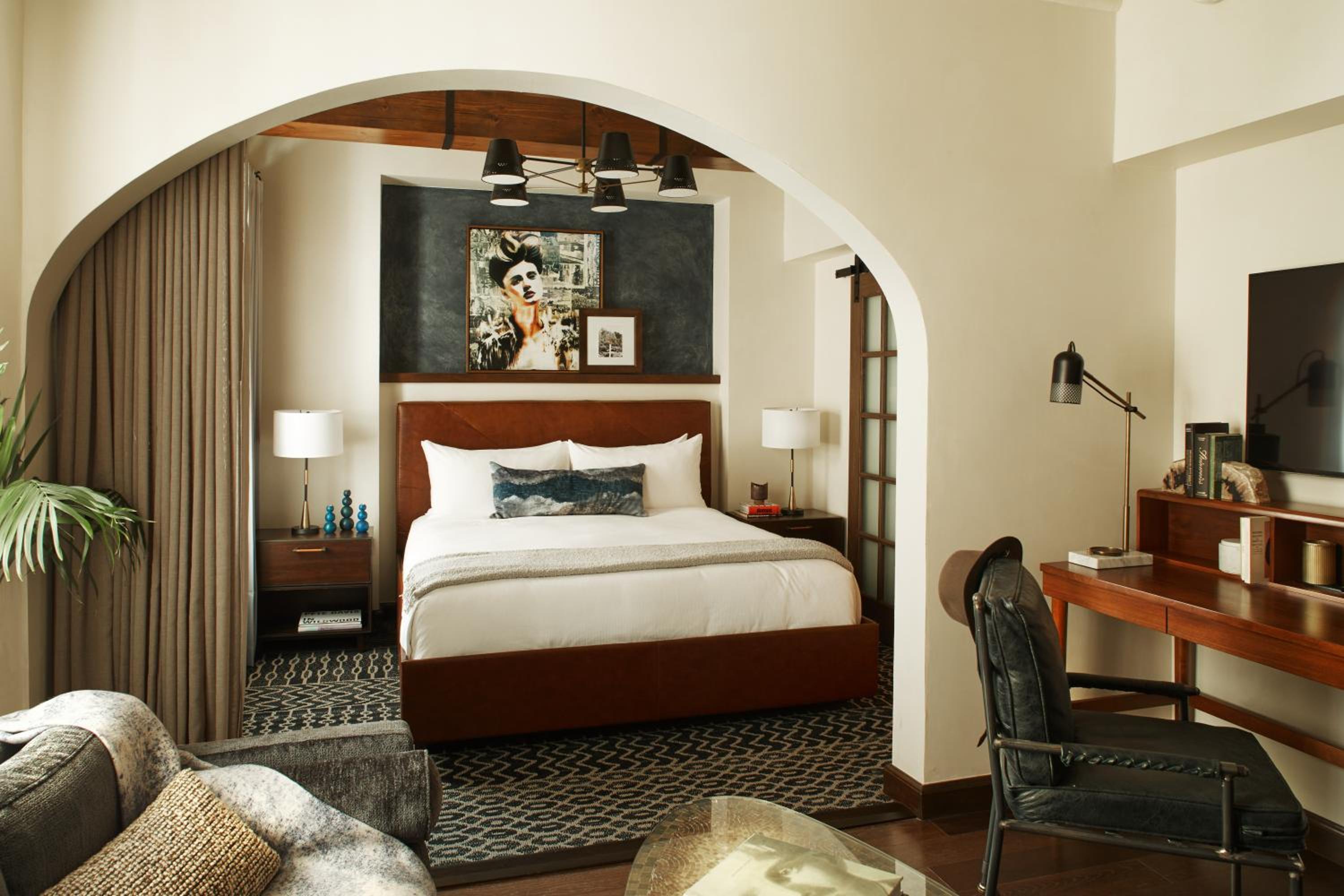 Junior King Suite thumbnail 6