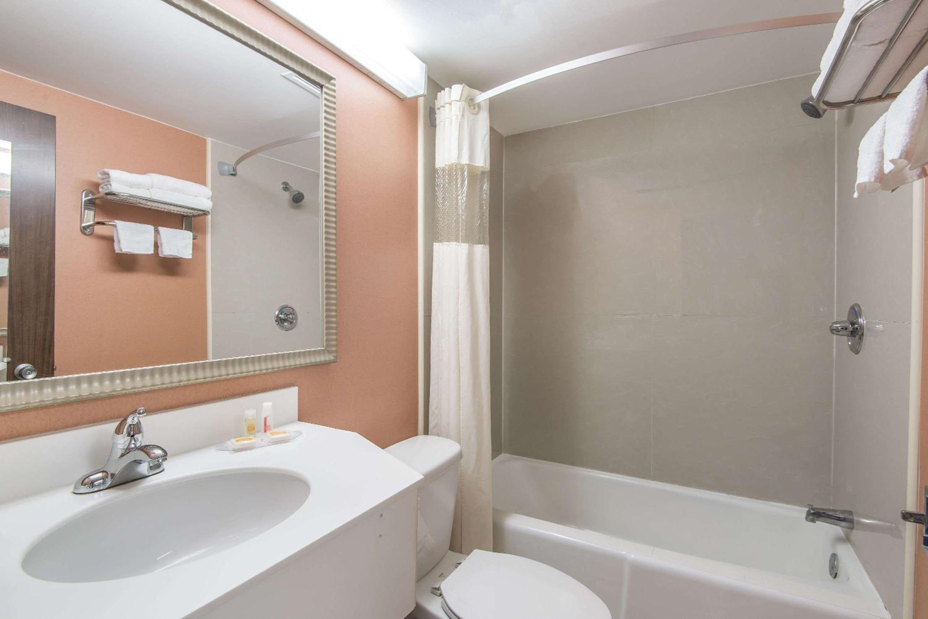 Standard Double Room - Non-Smoking - Photo 2