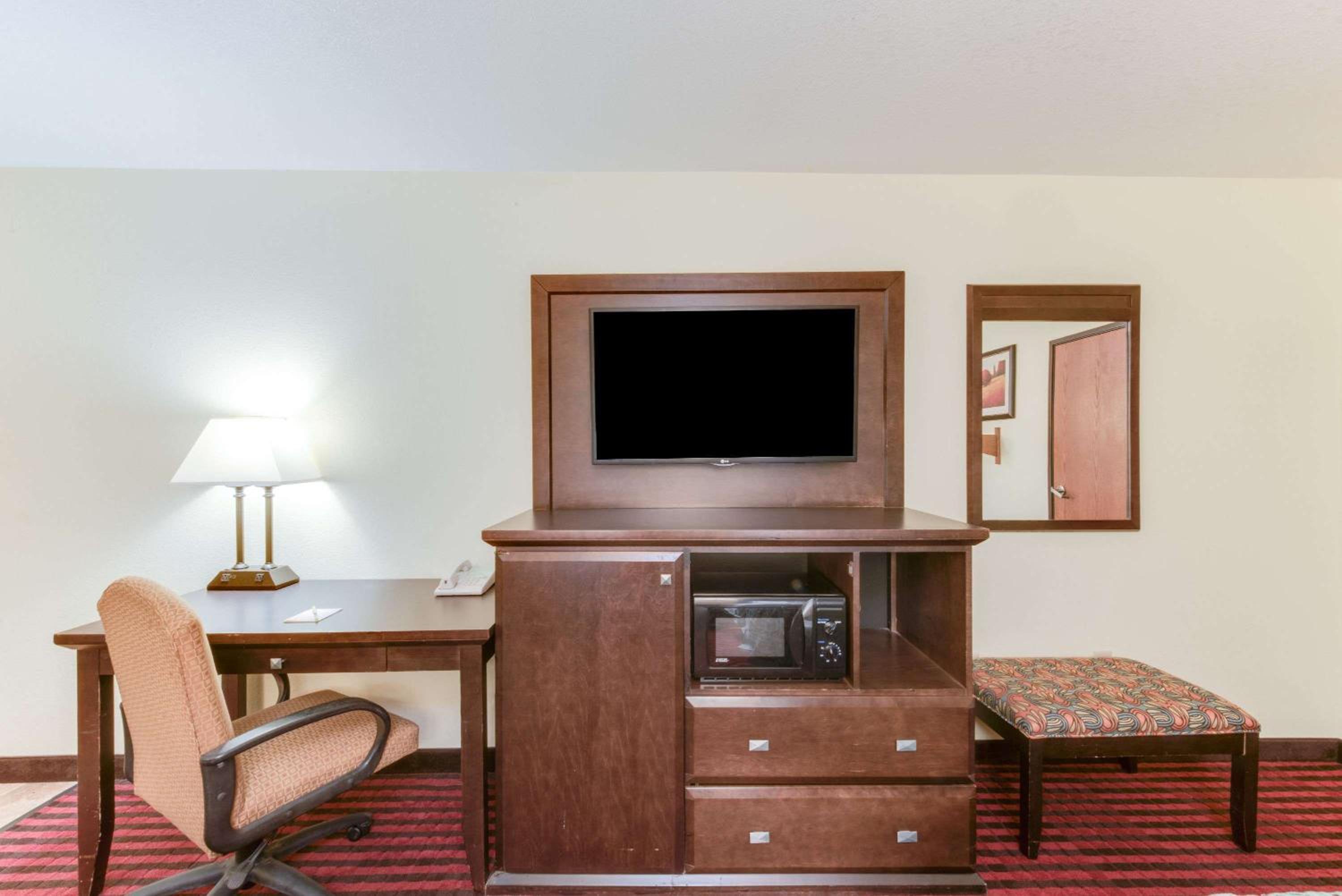 King Room - Non-Smoking - Photo 1