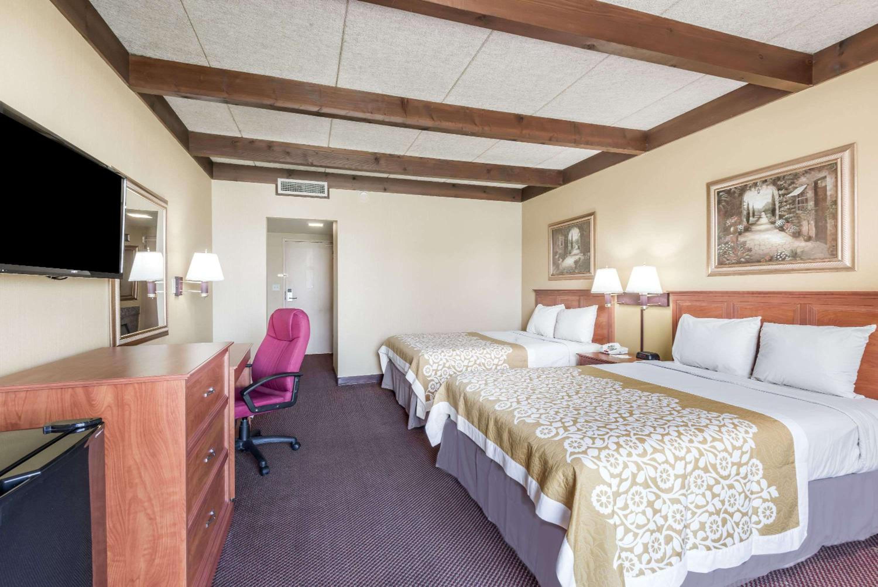 Deluxe Double Room with Two Double Beds - Non-Smoking - Photo 1