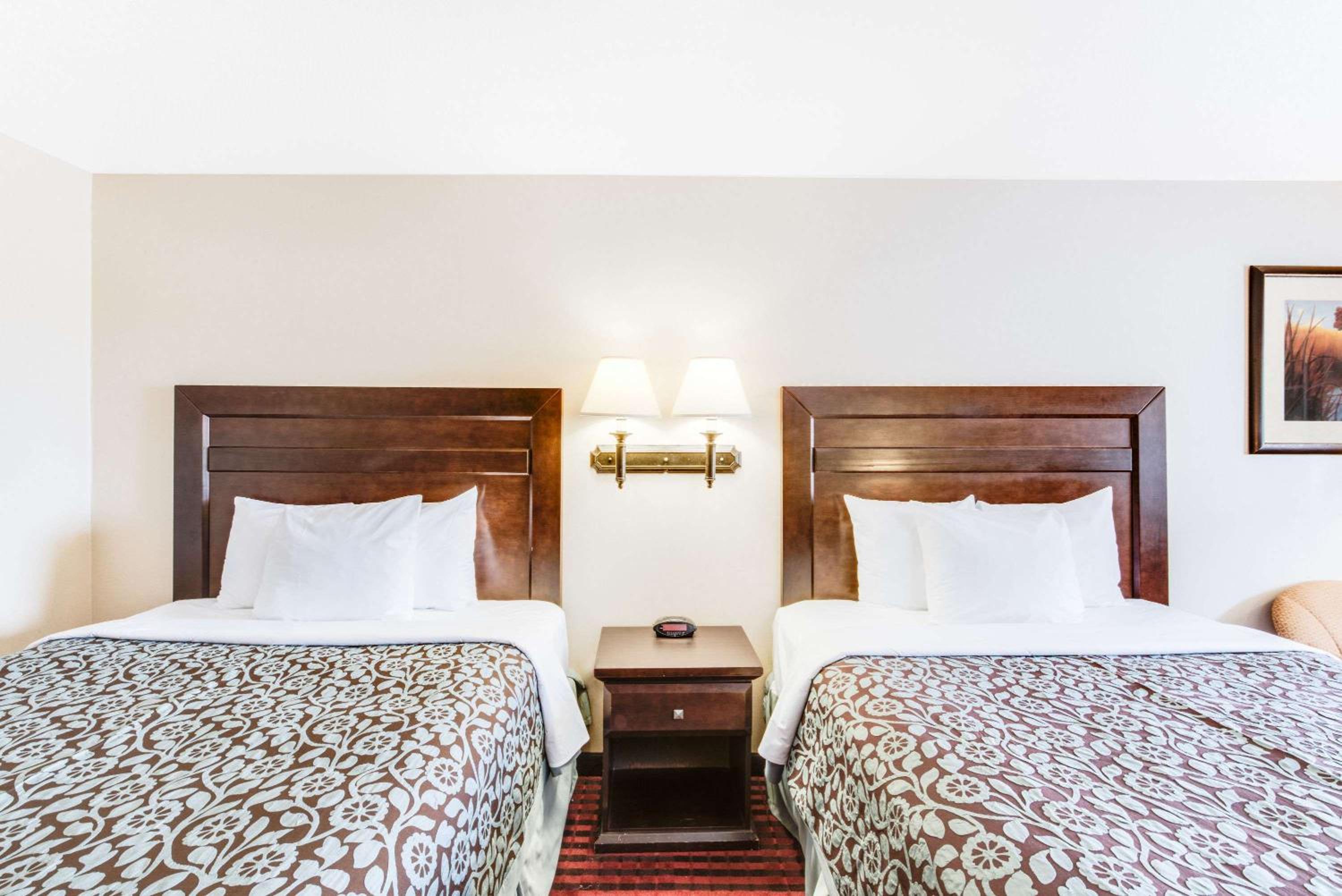 Double Room - Mobility Access/Non-Smoking - Photo 4