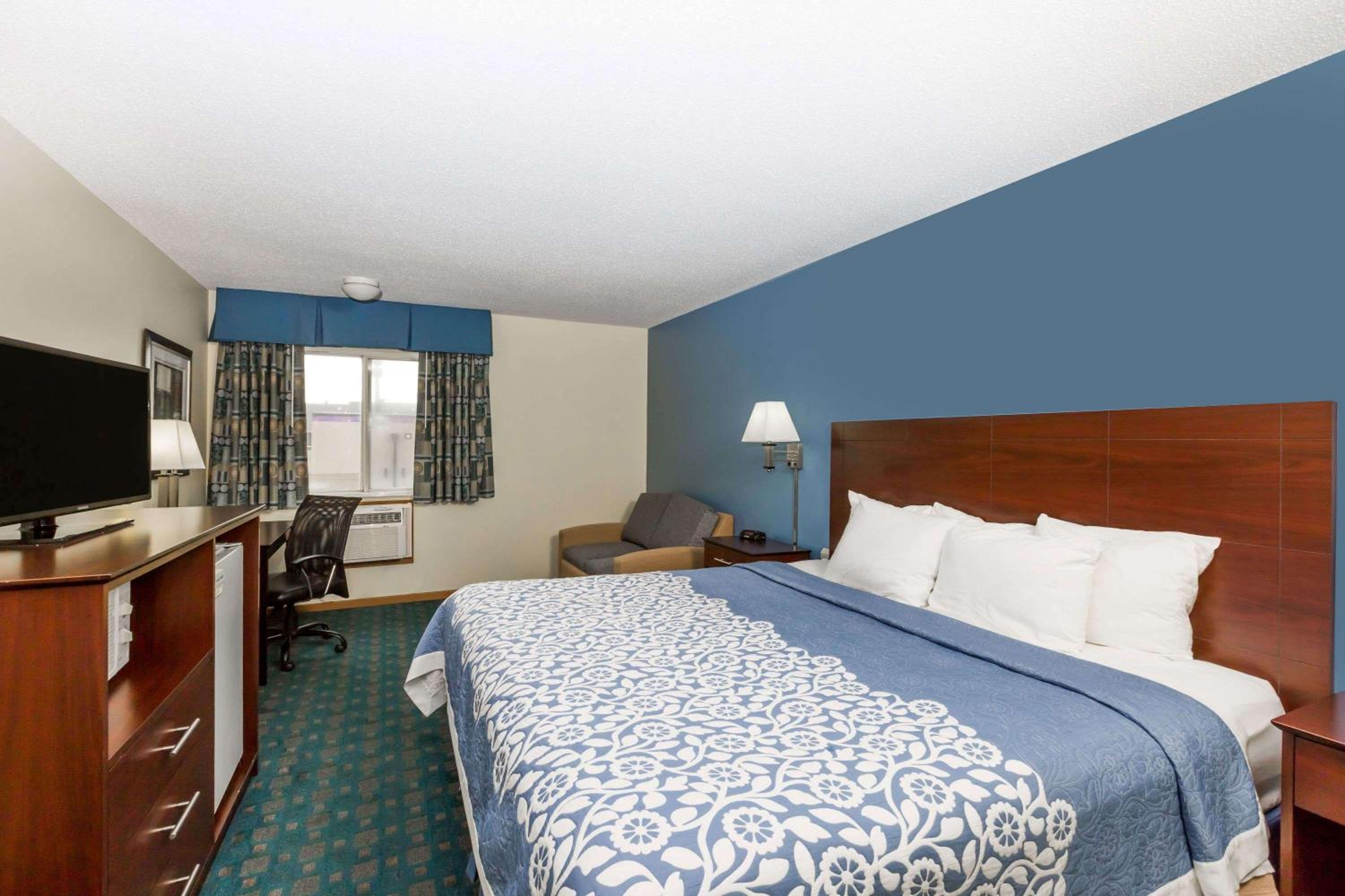 King Room- Non-Smoking - Photo 5