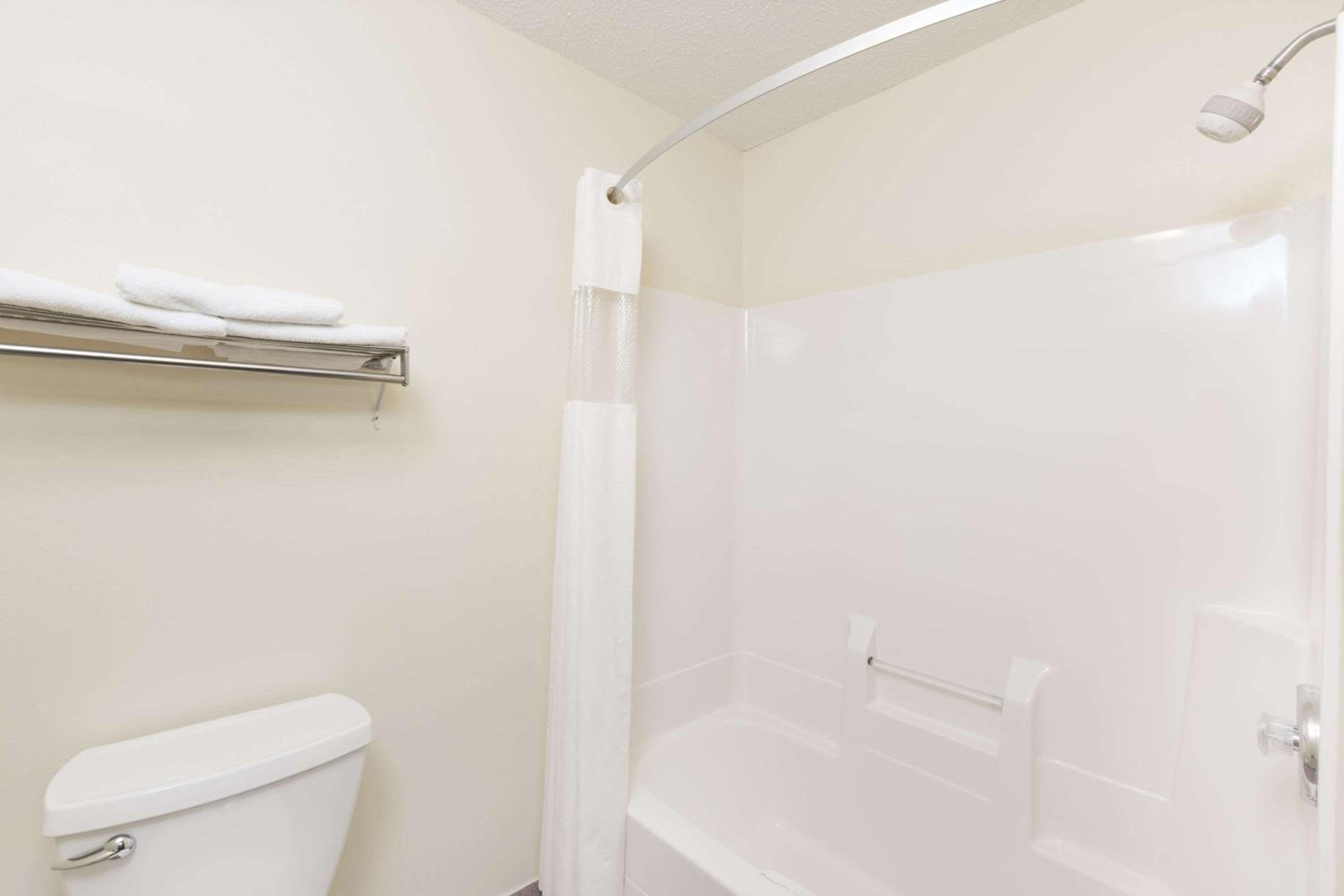King Studio Suite - Non-Smoking - Photo 9