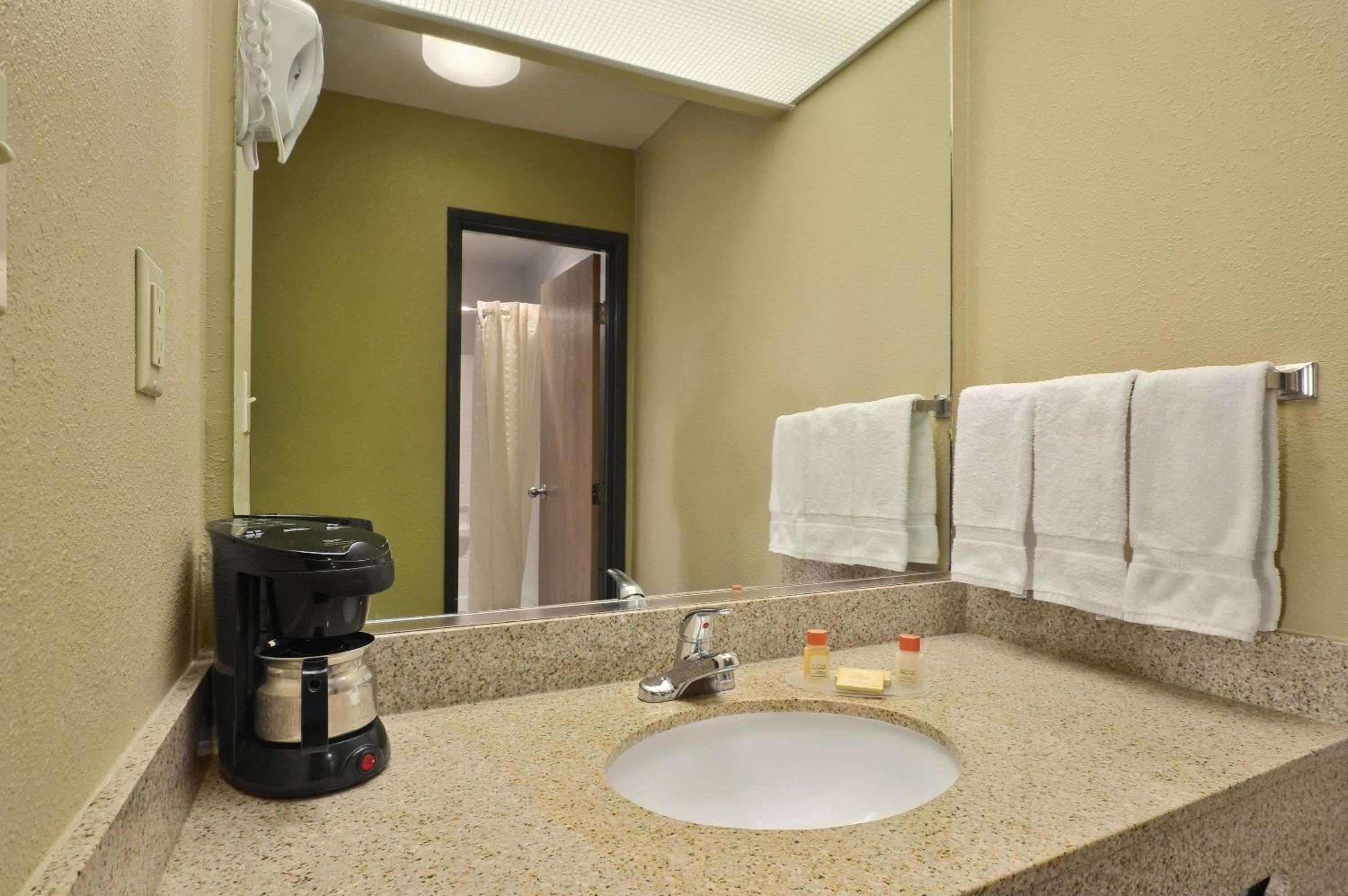 King Room - Mobility Access/Non-Smoking - Photo 3
