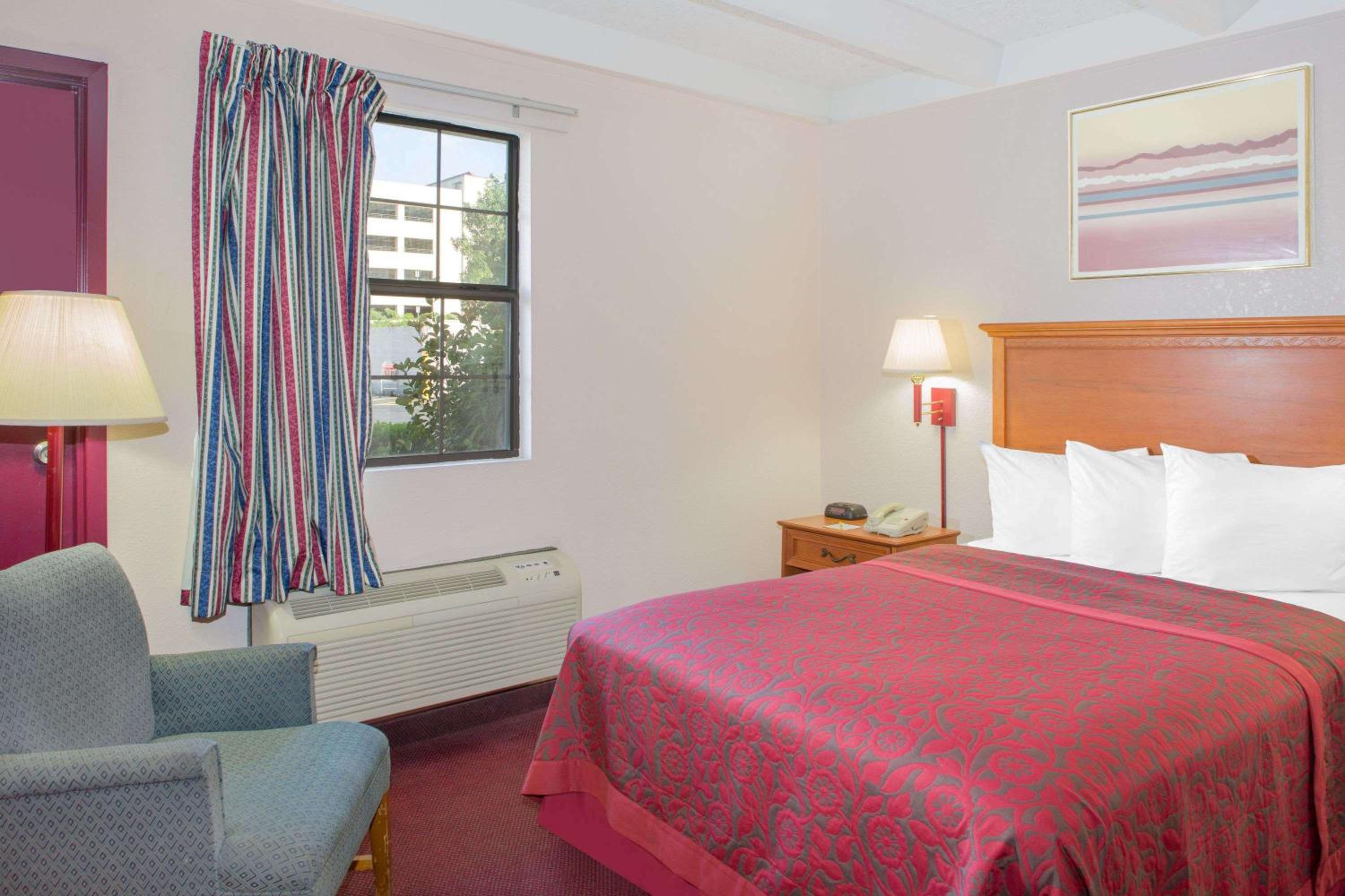 Queen Room with Two Queen Beds - Non-Smoking - Photo 1