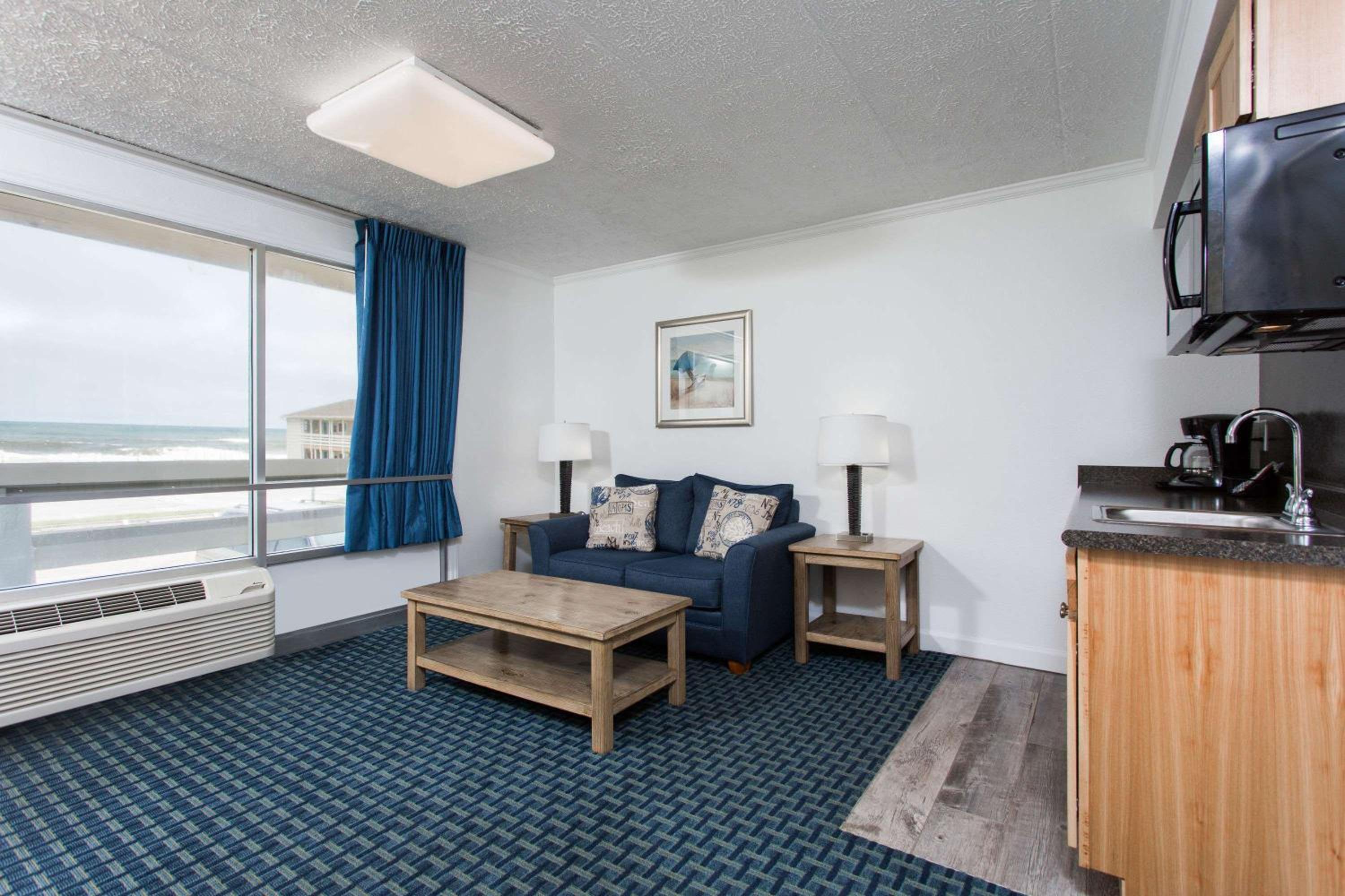 Double Suite with Two Double Beds - Non-Smoking - Photo 1