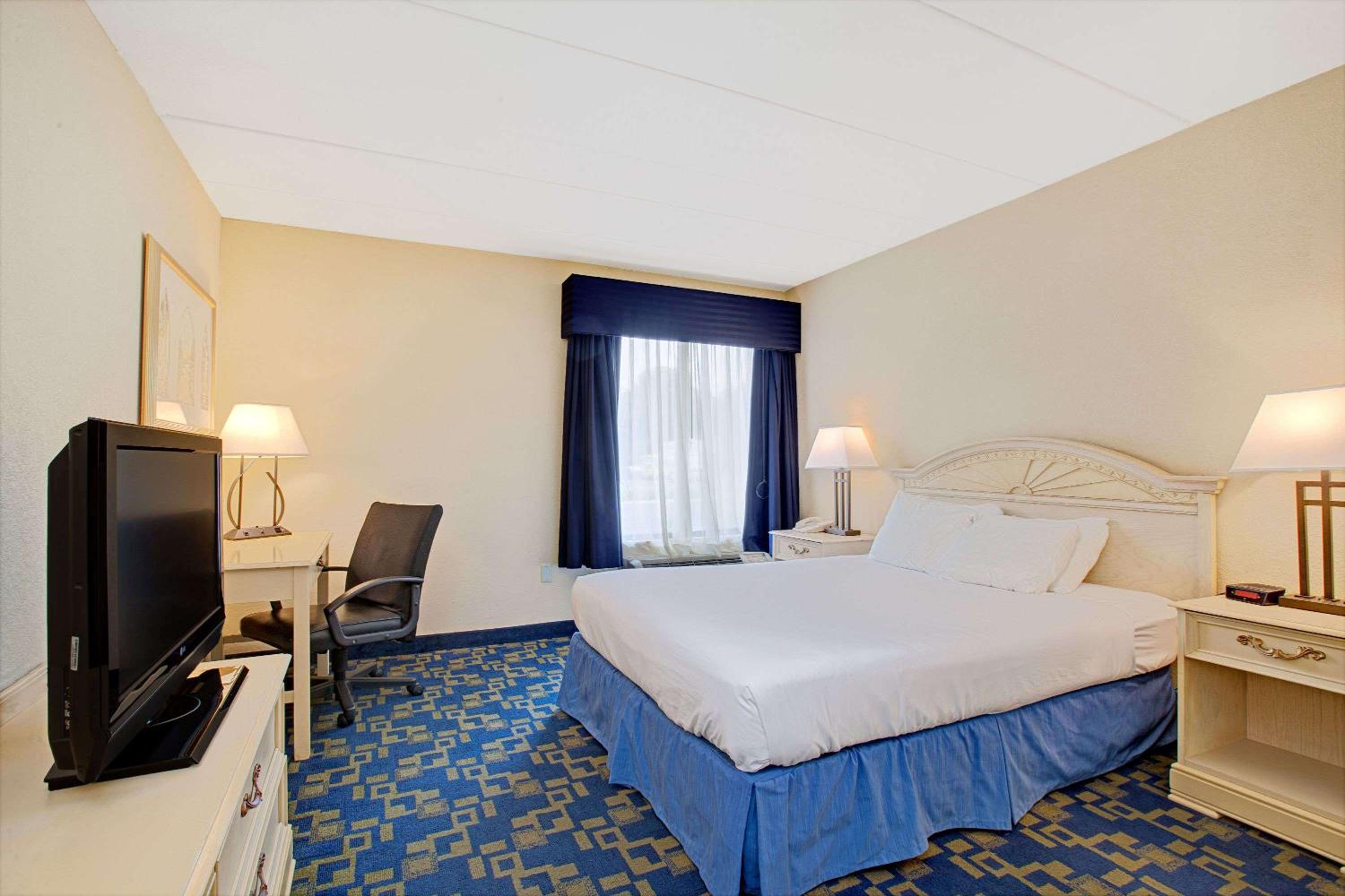 Queen Room - Disability Access/Non-Smoking - Photo 1